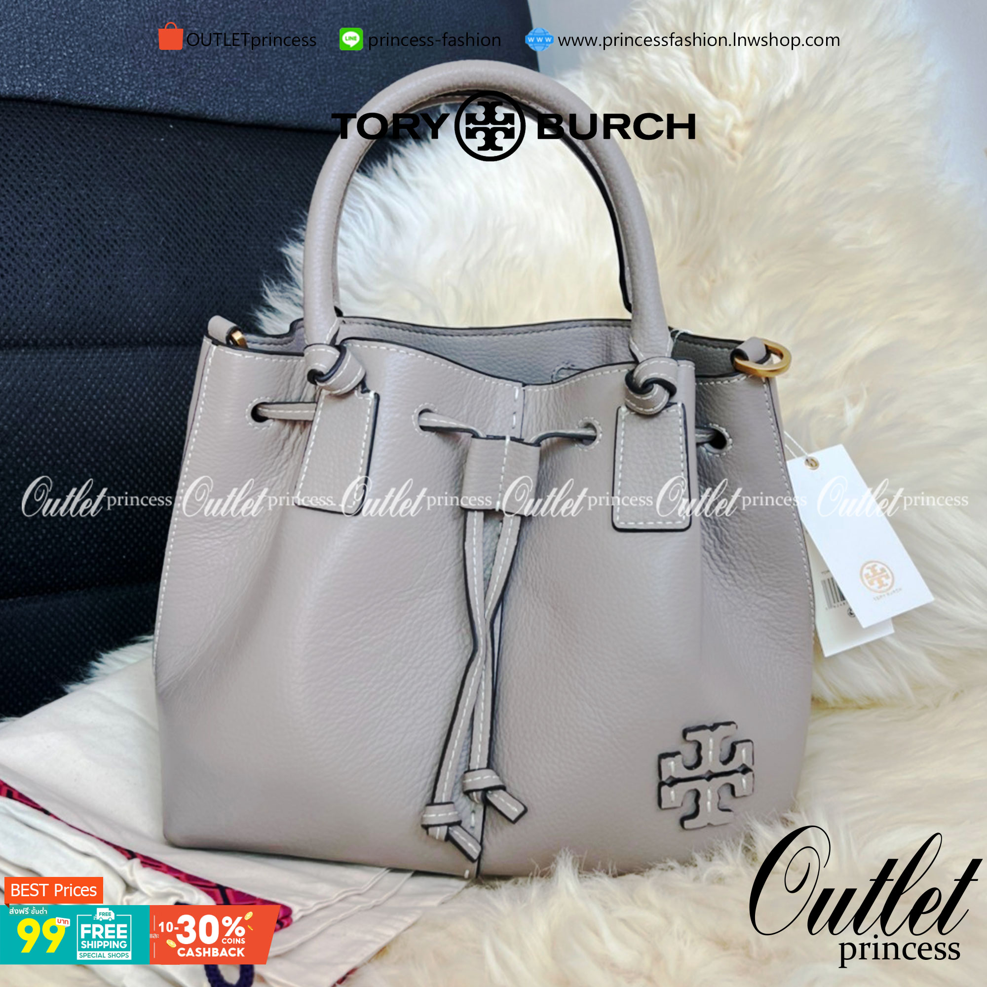 OUTLET 】TORY MCGRAW SMALL DRAWSTRING กระเป๋าถือหรือสะพายข้าง วัสดุหนังวัวแท้ อะไหล่ทอง เปิด-ปิดด้วยสายหนังรูด จะถือหรือสะพายข้างได้Crossbodyได้ น้ำหนักเบาจุของได้เยอะ ด้านหน้าประดับโลโก้แบรนด์ ด้านในมีช่องเล็กสำหรับใส่บัตรใส่ตังค์ได้ มีสายยาว ปรับสายได้ ถ