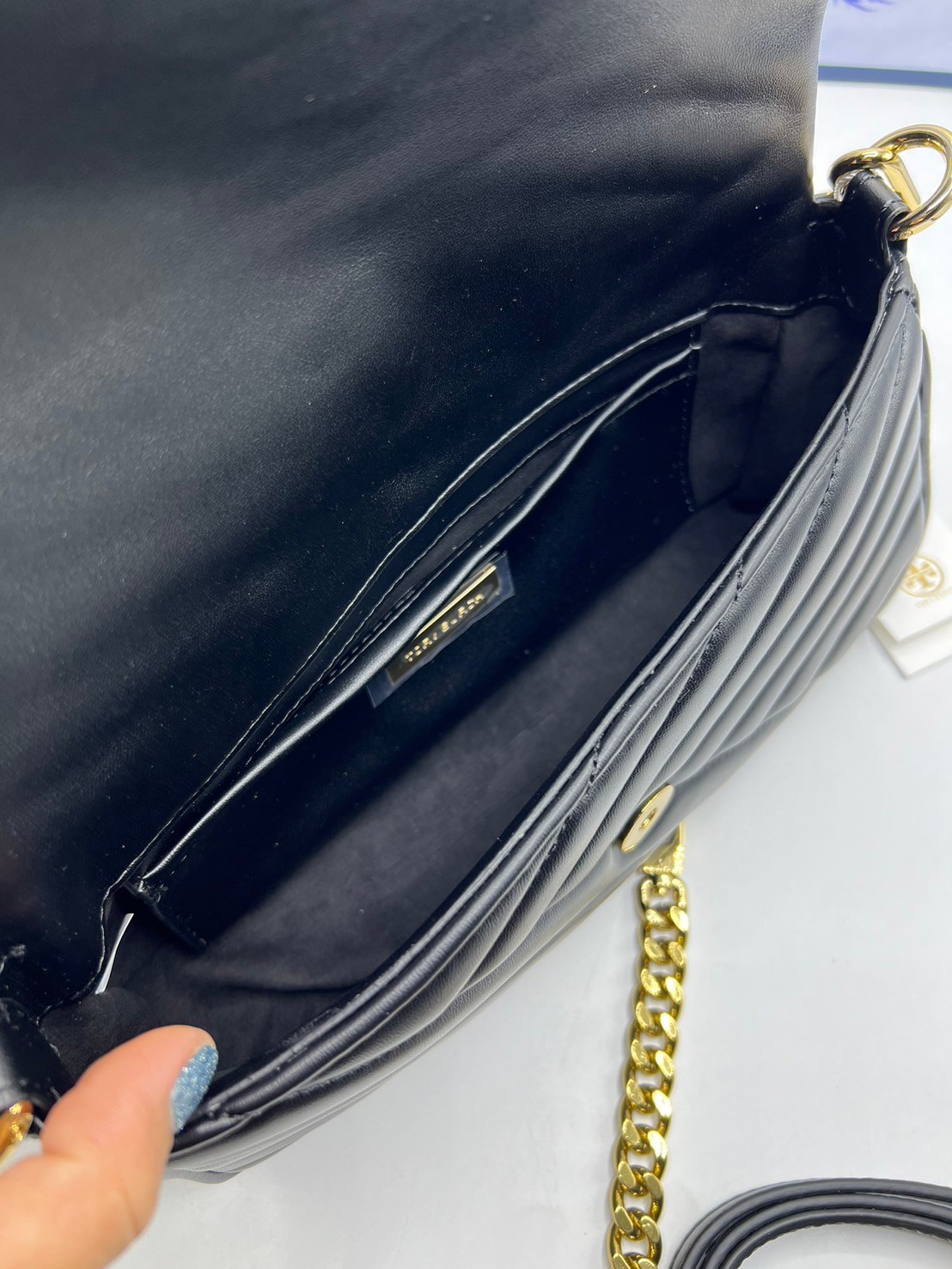 Tory Burch Kira Chevron Flap Small Shoulder Bag กระเป๋าสะพายดีไซน์รูปทรงคลาสสิค ดูผู้ดีหรูหรา เกรดออริ สลับแท้ 1:1 ใช้งานต่างประเทศได้