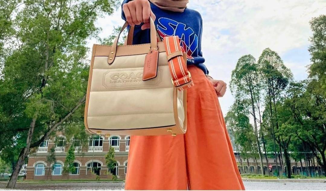 COACH CASUAL STYLE STREET STYLE 2WAY PLAIN LEATHER ELEGANT STYLE (C6958 C6852) 🌺 ที่สุด! ของที่สุด!! กระเป๋าถือ กระเป๋าสะพายรูปทรงสุดฮิต สุดคลาสสิค รุ่น UNISEX ที่ชิคๆ สบายๆ ได้ทั้งชายและหญิง// วัสดุหนังแท้ทั้งใบ ตัดเย็บด้วยหนังเนื้อนุ่มพิเศษ หนา 