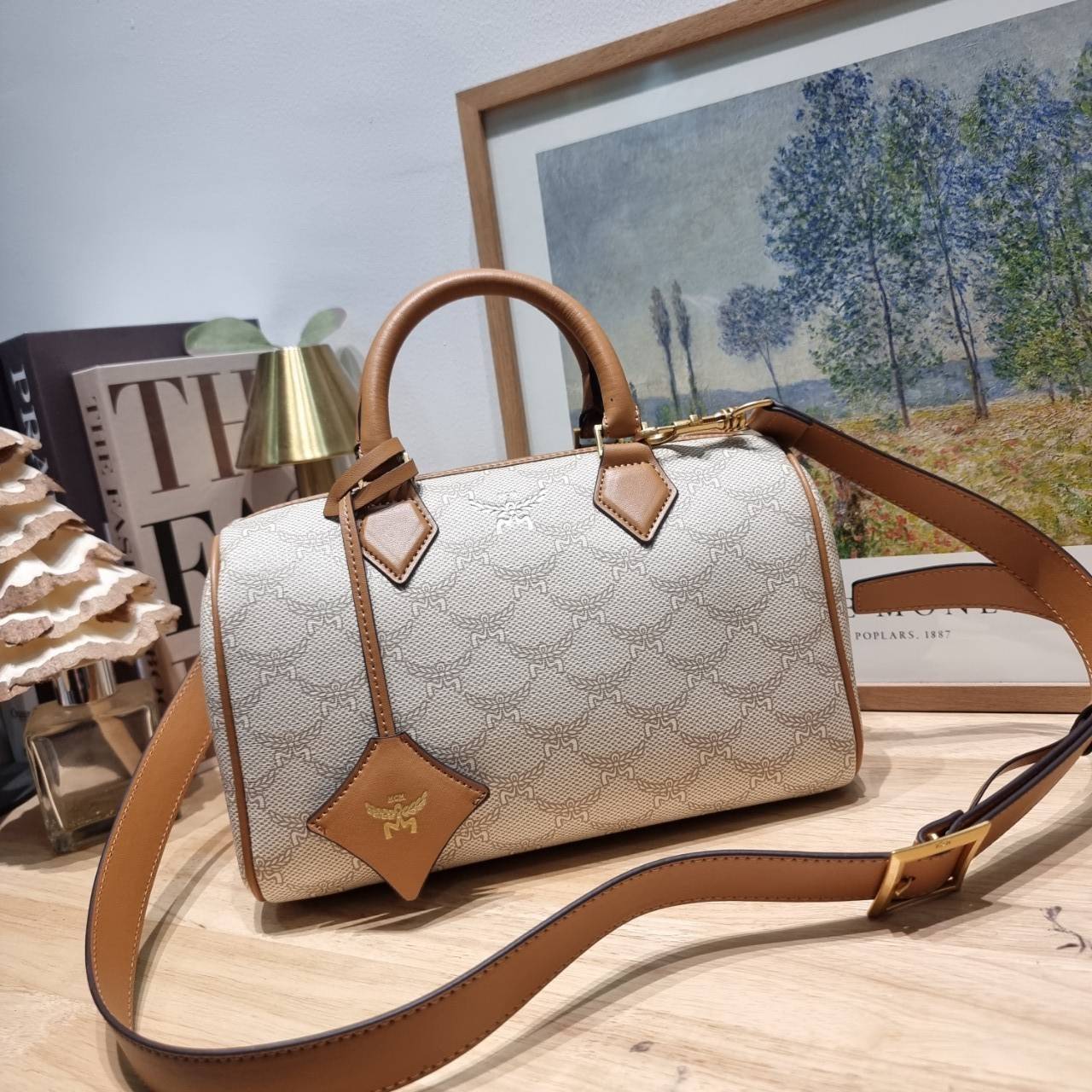 M.C.M SMALL ELLA BOSTON BAG IN LAURETOS กระเป๋าสะพายไอคอนิกโมโนแกรมใหม่ เกรดท็อปออริ สลับแท้ 1:1 เกรดดีสุด ใช้ต่างประเทศได้