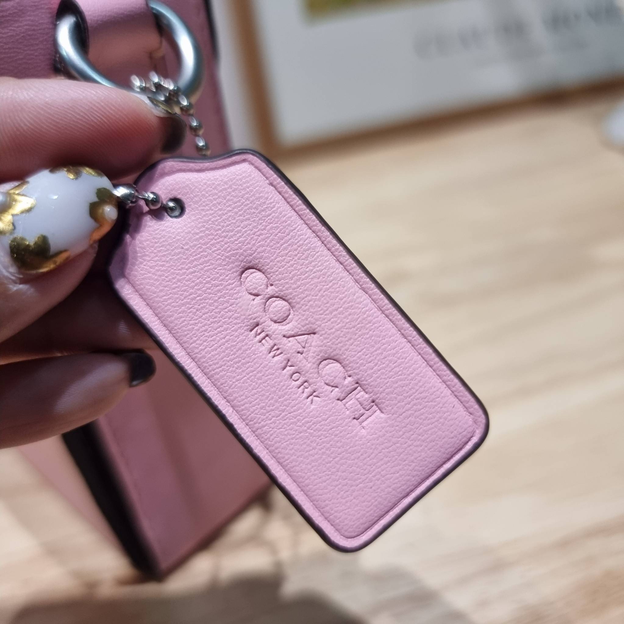 COACH CH798 TABBY BOX BAG IN SIGNATURE CANVAS ดีไซน์ใหม่ปี 2023 กับกระเป๋าสะพายมัลติฟังก์ชั่น ครบครัน ใช้งานได้หลากหลาย สวยคมชัด คลาสสิคใช้ได้ทุกลุค