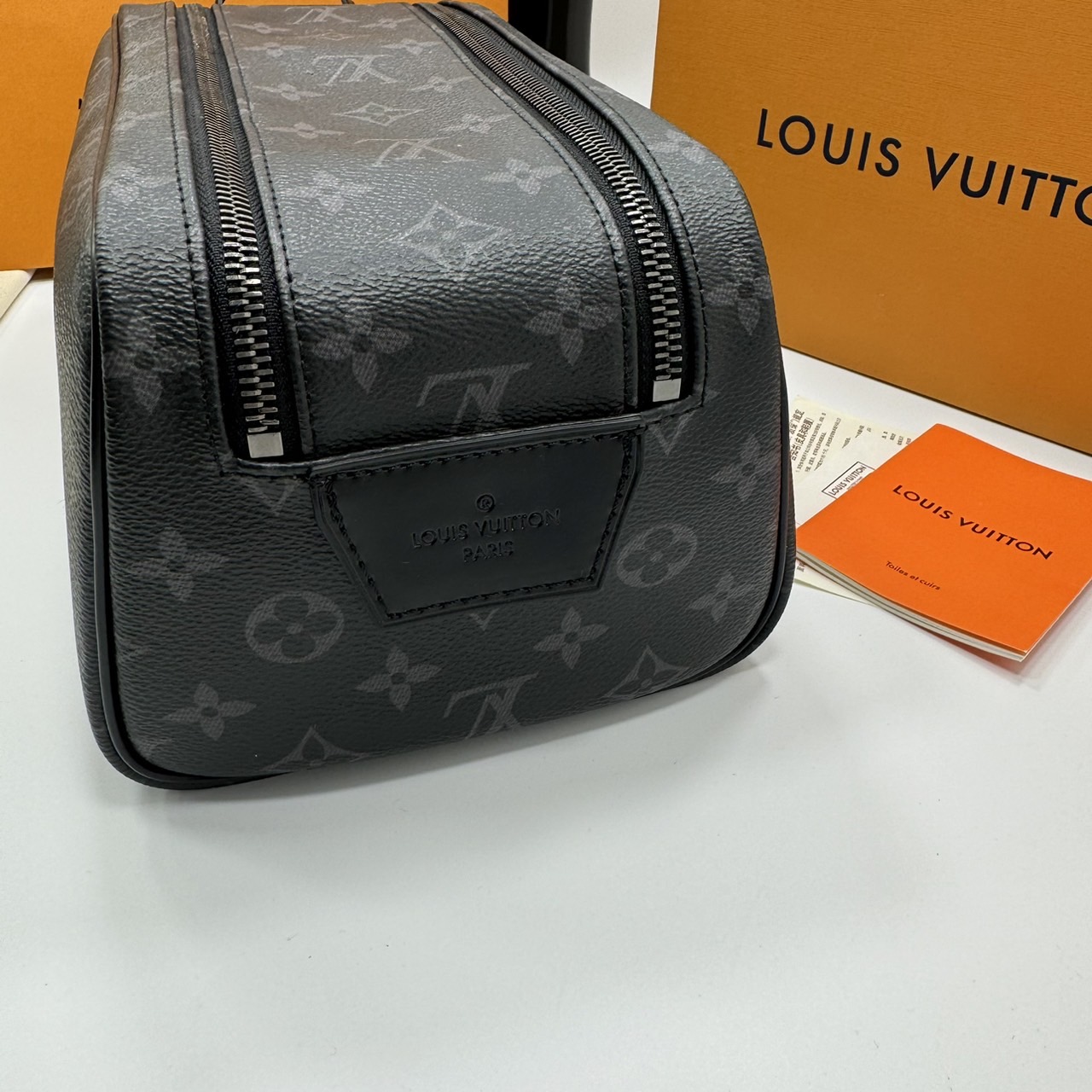 LV Clutch LV Dopp Kit Toilet Pouch Monogram / Damier Graphite Canvas กระเป๋าถือทรงพอชหรือคลัช เกรดออริ ท็อป 1:1 เกรดดีสุด แคนวาสแท้สวย ใช้งานต่างประเทศได้