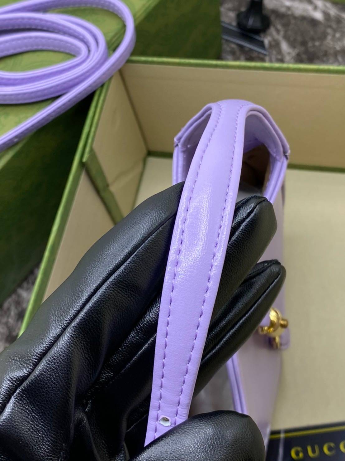 VIP GIFTbag 】หนังแท้ GUCCI Jackie 1961 mini shoulder bag กระเป่ารุ่นฮิตจาก Gucci ต้องบอกเลยว่าสำหรับสาวๆหลายคนนั้น ที่ชื่อชอบ หรือเป็นสาวกกลับแบรนด์อย่าง Gucci ต้องบอกเลยนะว่าสำหรับรุ่นนี้ห้ามพลาดไปทีเดียว บอกว่าได้เป็นตำนานควาวินเทจได้อย่างดี โดยขนาดของต