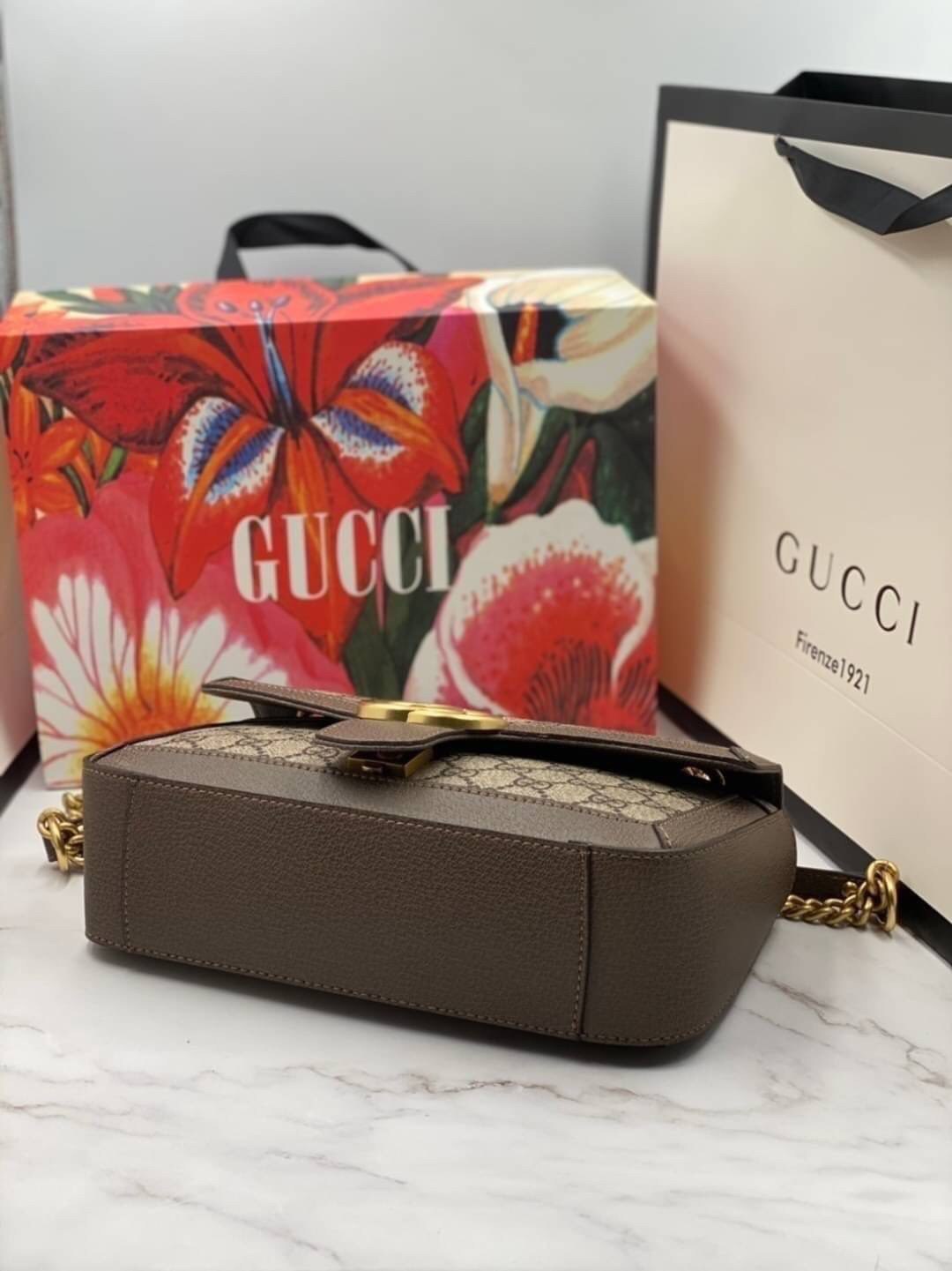 VIP GIFT 】หนังแท้ GUCCI Brown GG Marmont Shoulder Bag พร้อมส่งที่ไทย ได้ไปไม่ผิดหวังแน่นอนค่ะ! งานหนังแท้ชั้นดีที่สุดค่ะ สวยมาก อะไหล่ดูแพงทุกจุด ใบจริงสวยหรูดูแพง แมทกับชุดได้ทุกชุด สาวๆที่ได้ไปไม่ผิดหวังแน่นอน สินค้าคุณภาพ พร้อมส่งห้ามพลาดเลยนะคะ!