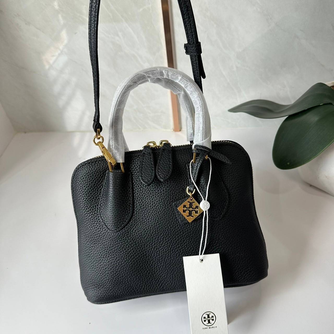 TORY BURCH MINI PEBBLED SWING BAG / Tory Mini Swing Bag in Pebbled Leather / T Monogram Jacquard Swing Bag กระเป๋าสะพาย คอลเลคชั่นใหม่ล่าสุดดีไซน์สุดคลาสสิก รูปทรงโดม