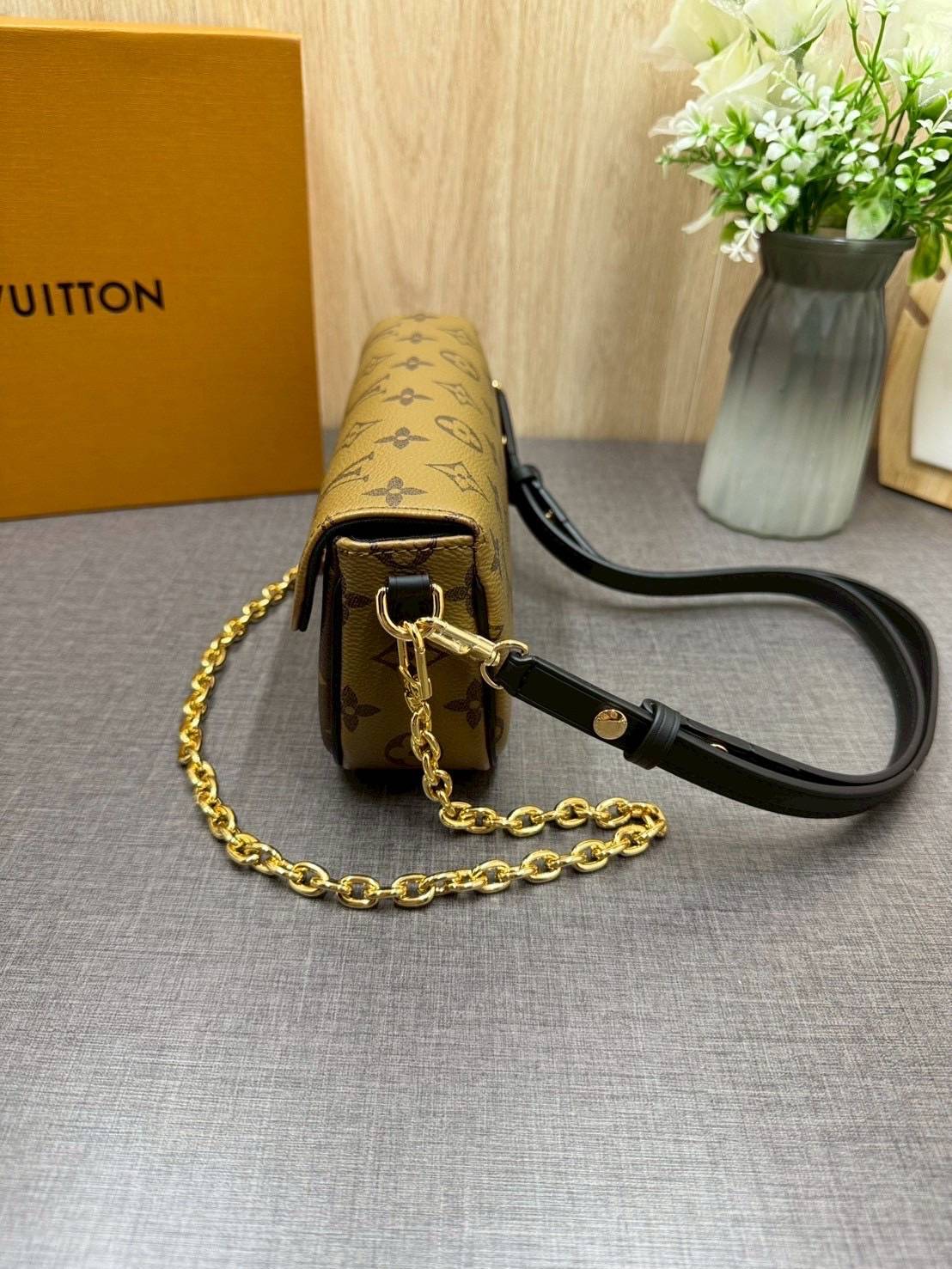 ORI หนังแท้ | LV Ivy chain wallet Bag กระเป๋าสะพายใบเล็ก ดีไซน์กระเป๋าสตางค์โซ่ โดดเด่นด้วยลาย Monogram Reverse Canvas เอกลักษณ์ของ Maison มอบลุคใหม่สดใส