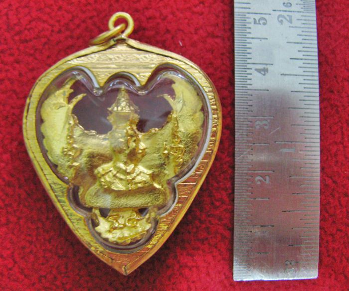 สินค้าหมดค่ะ จี้พญาครุฑองค์ใหญ่หลังเสด็จพ่อร.5เนื้อทองเลี่ยมทองไมครอนพร้อมใบคาถาค่ะ