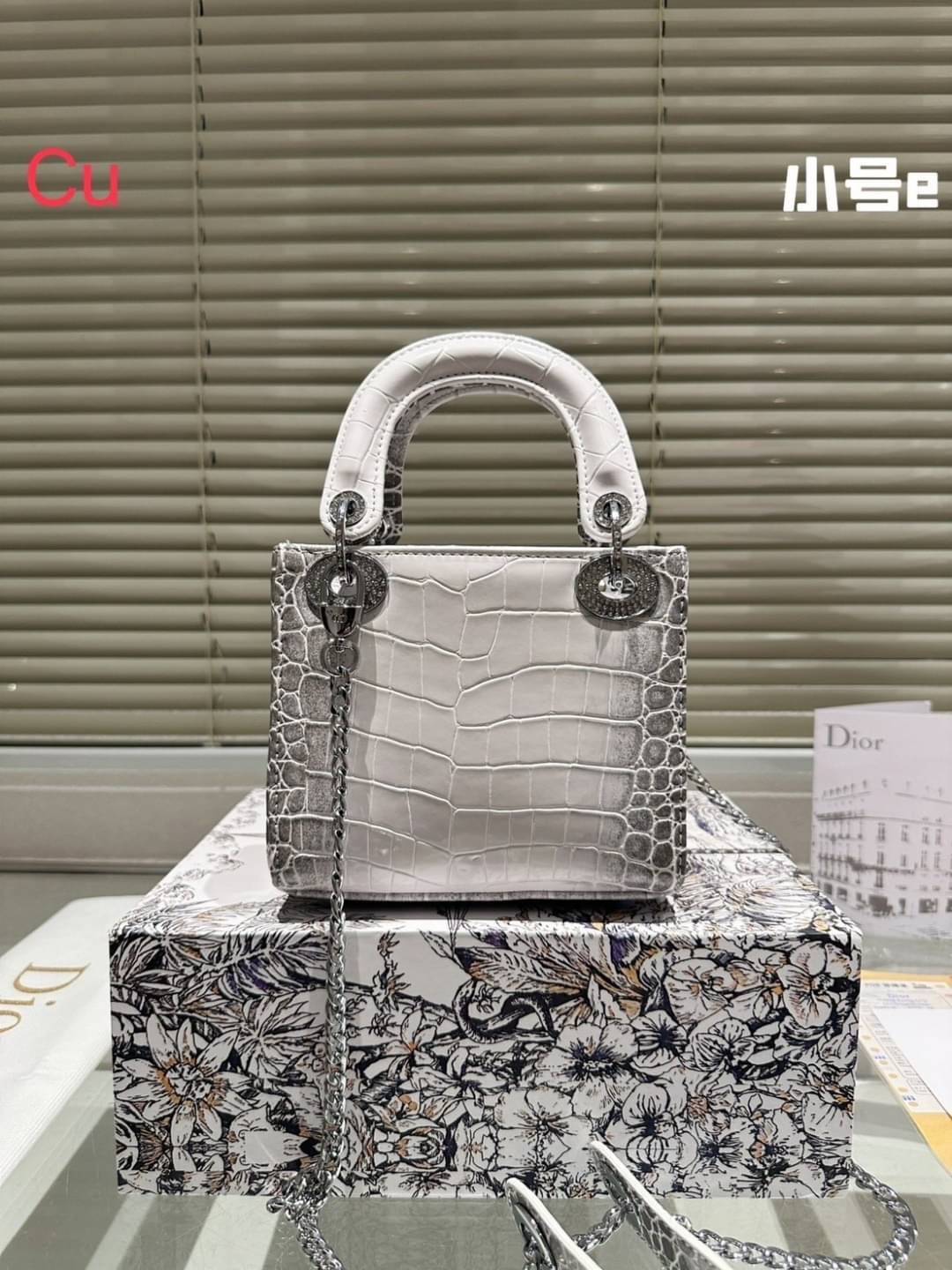 DIOR Lady Himalayan Crocodile Bag กระเป๋าเลดี้ดิออร์รุ่นลิมิเต็ด หนังลายจระเข้สวยหรูดูแพงที่สุด ควรมีที่สุดเลยค่าสาวๆ งานจริงสวยกริบใบมินิน่ารัก ปังสุด ราคาสุดคุ้มค่า