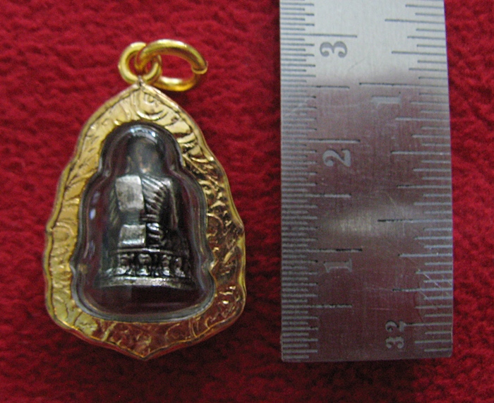 สินค้าหมดค่ะ จี้หลวงปู่ทวดเนื้อทองเหลืองรมดำเลี่ยมทองไมครอนพร้อมใบคาถาค่ะ