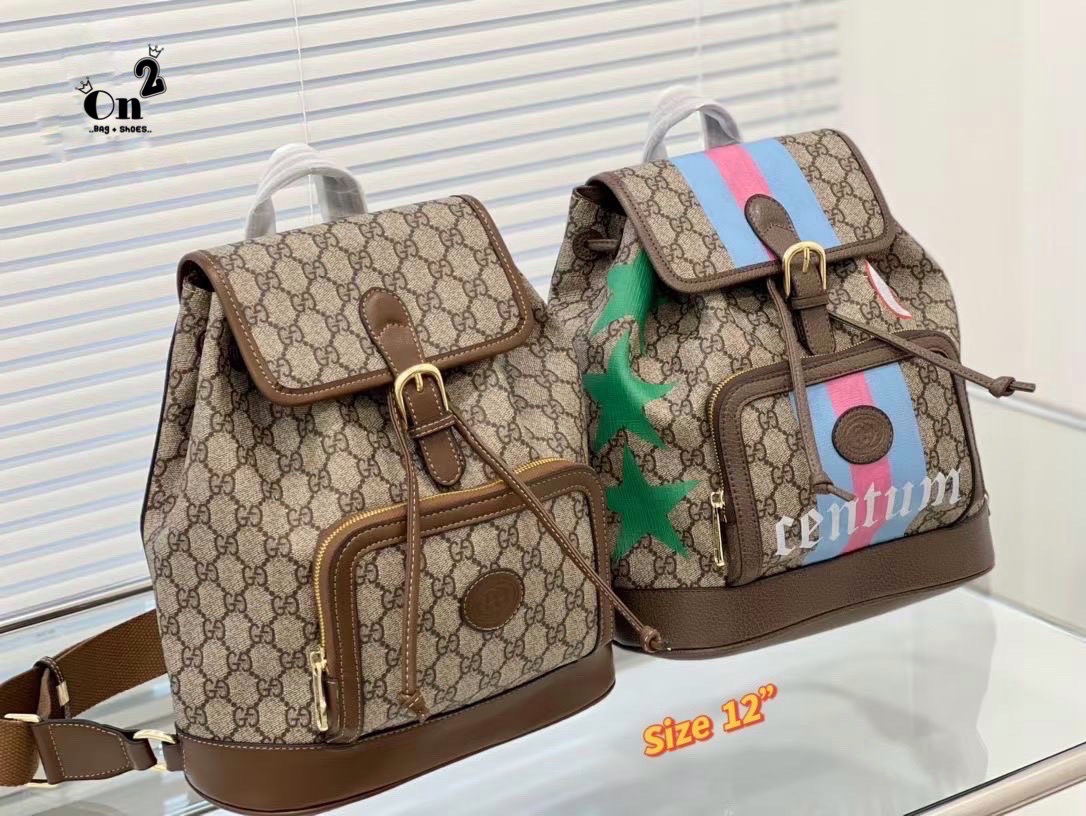 GUCCI Backpack with Interlocking G / GG Coated Canvas Backpack กระเป๋าเป้กุชชี่ใช้ได้ทั้งหญิงชาย ไม่ว่าจะวันธรรมดาหรือวันไปเที่ยว เพียงแค่สะพายกระเป๋าเป้ใบนี้ติดตัวไปด้วย ก็เพิ่มความมีสไตล์ให้กับตัวเองได้แล้ว ด้วยรูปทรงและลายตารางอันเป็นสัญลักษณ์ของแบรนด์