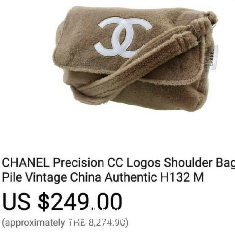 MUST HAVE ITEM 2019 !! รุ่นยอดฮิตของ *วัยรุ่นสายสตรีท ทั่วโลก จากงาน CHANEL VIP GIFTของแท้ 100% เป็นกระเป๋า ใบสวยรุ่นหายาก ขนาดกำลังดี ใช้ได้ทั้งหญิงชายเลยค่ะ ขนเฟอร์นิ่มมากกก เก็บของอย่างดี น้ำหนักเบา ด้านในมีช่องใส่ของจุกจิก MIX ได้หลากหลายแนว กับราคาสบ
