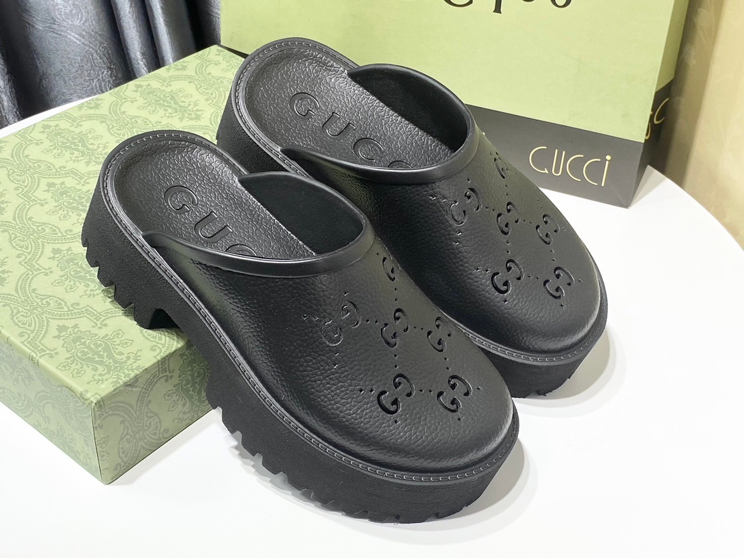 สลับแท้ GUCCI platform perforated G sandal / GG Sandel รองเท้า GG เกรดออริจินอล สลับแท้ พร้อมกล่อง ภาพถ่ายจากงานจริง ใช้งานต่างประเทศได้