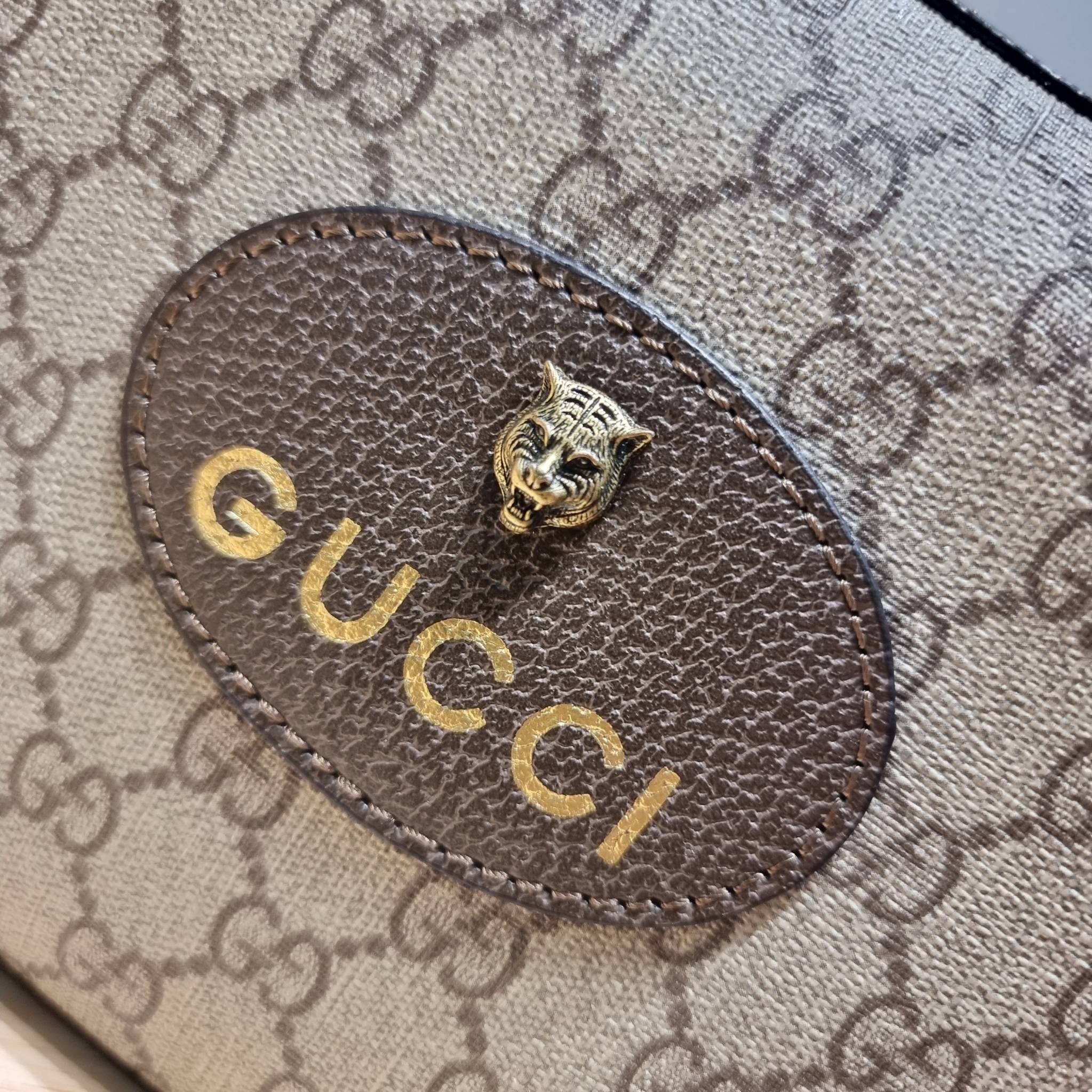 GUCCI NEO VINTAGE GG SUPREME MESSENGER BAG / GG neo vintage crossbody bag พร้อมส่ง กระเป๋าสะพายข้างตัวท็อปฮิต ทรงสวย ใช้งานง่าย โดดเด่นตรงสายสะพายสีสดใสเป็นเอกลักษณ์