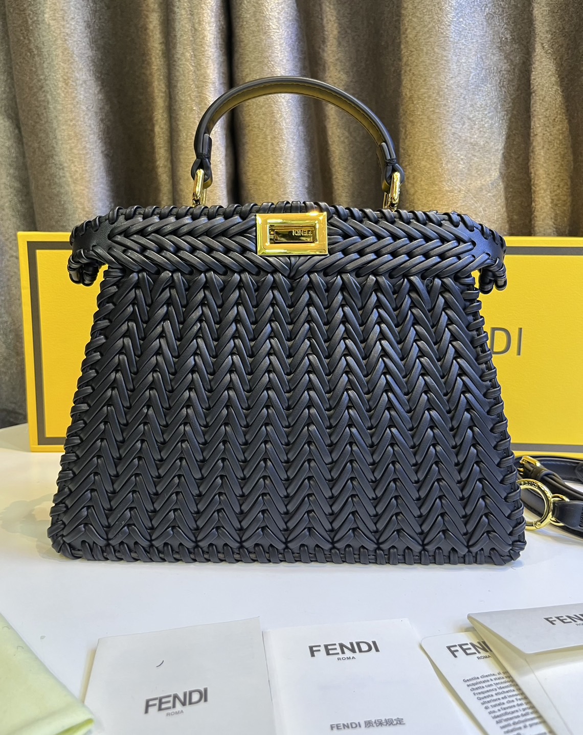 พร้อมส่ง 3 สี FENDI Peekaboo ISeeU Medium interlace leather bag กระเป๋าสะพายดีไซส์สาน ใช้ได้ 2 ด้าน 🧡 เกรดออริจินอล 1:1 สลับแท้