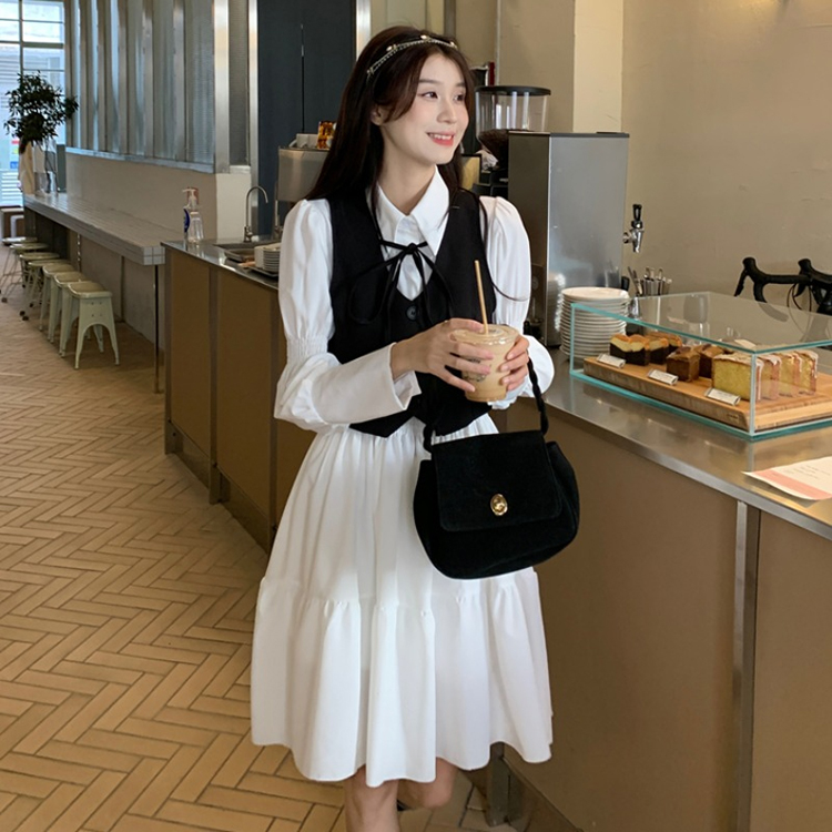 พร้อมส่ง 🦢🤍 White crayon dress เดรสแขนยาวสีขาวผ้าคอตตอน สายเดี่ยวผ้าหนังสุดปัง (IN38069)