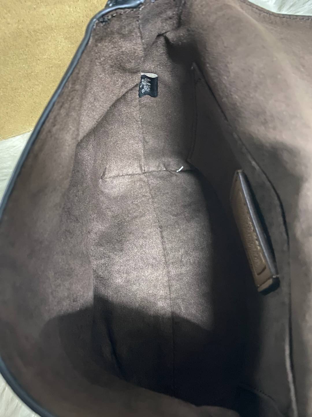 คอลเลคชั่นใหม่ ทั้งสวยทั้งคุณภาพค่ะ😘 COACH KARLEE CROSSBODY BAG 💐พร้อมส่ง ได้ไปไม่ผิดหวังแน่นอนค่ะ! สวยๆแบบคนดังระดับโลกกันค่าา กระเป๋าสะพายแบบครอสบอดี้ร์ หนังแท้นิ่มสวยงามมากๆค่ะ รูปทรงน่ารักกระทัดรัด เปิดปิดกระเป๋าแบบหมุนล็อค ภายในสามารถ