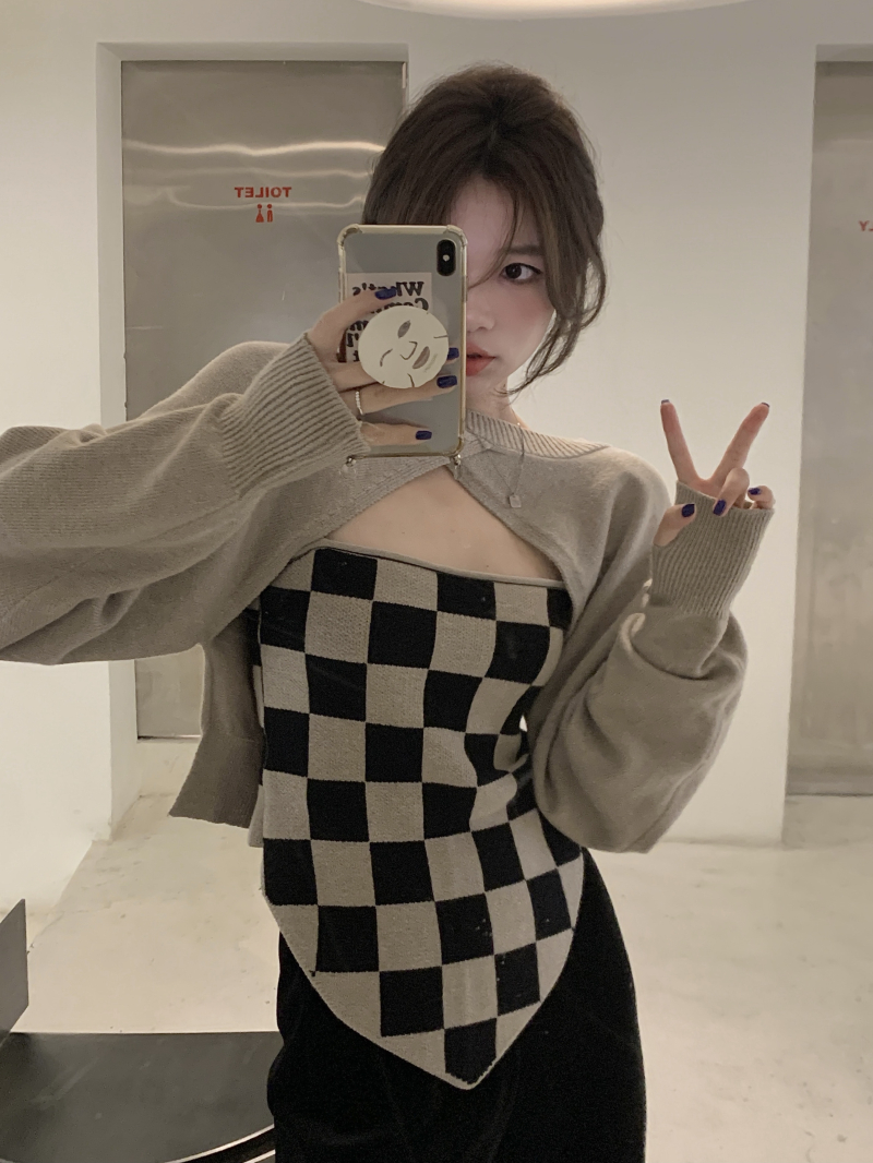 พร้อมส่ง 🌟🍞 Malin tops เซต 2 ชิ้น เสื้อแขนยาว สายเดี่ยวลายตารางหมากรุก (IN35991)