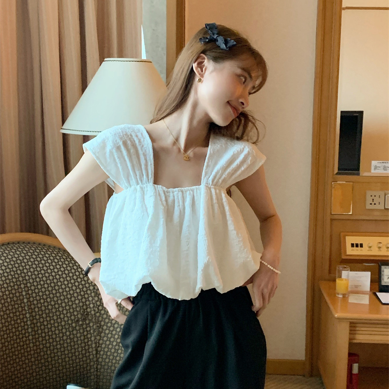 พร้อมส่ง 🚢🖍 Like a rabbit blouse เสื้อสีขาวกึ่งแขนสั้น (IN37342)