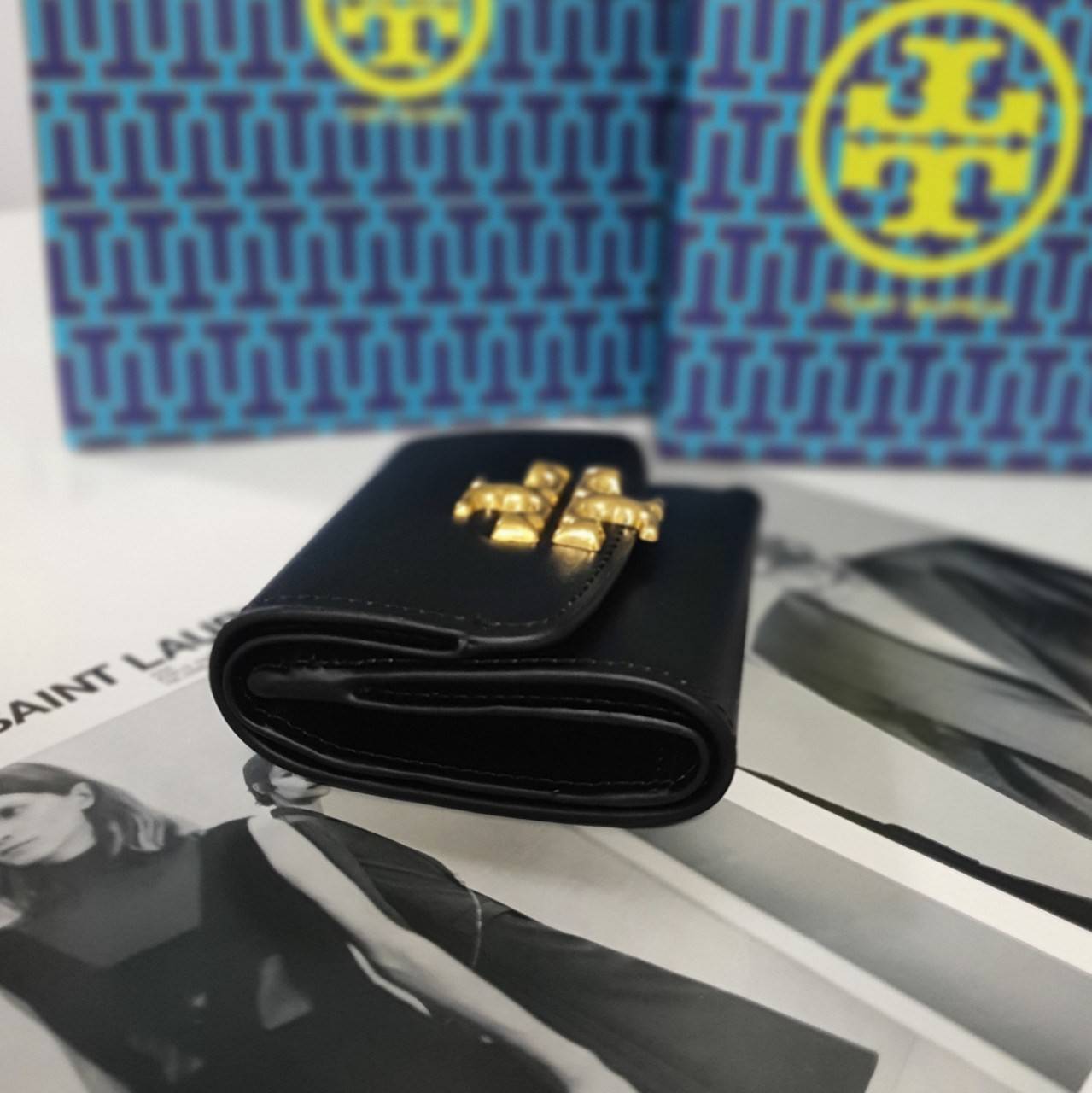 ของแท้ 💯% TORY BURCH SMALL WALLET กระเป๋าสตางค์สุดคลาสสิค ใบจิ๋วขนาดกำลังน่ารัก พกพาง่าย วัสดุหนังแท้ ประดับโบโก้ทอง