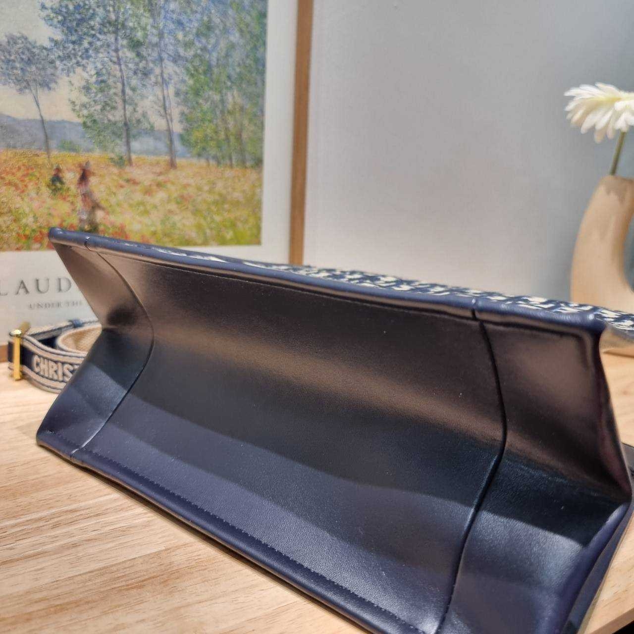 Dior small book tote bag กระเป๋าทรงโท้ทสุดฮิต ไซส์เล็ก ดีไซน์ใหม่ล่าสุด ที่มีทั้งความละมุนและหรูหรา เกรดออริ 1:1 ใช้งานต่างประเทศได้