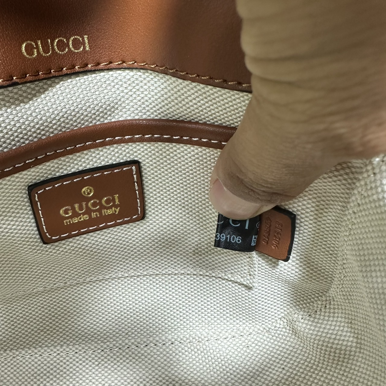 ORI หนังแท้ | 18cm Gucci Horsebit 1955 Soft small shoulder bag ปรับโฉมใหม่เรียบสวยหรู กระเป๋าสะพายไหล่/สะพายข้างทรงคลาสสิค สวยผู้ดี ดารา เซเลปใช้กันเพียบ สวยอยู่ทรงORI หนังแท้ | 18cm Gucci Horsebit 1955 Soft small shoulder bag ปรับโฉมใหม่เรียบสวยหรู กระเป