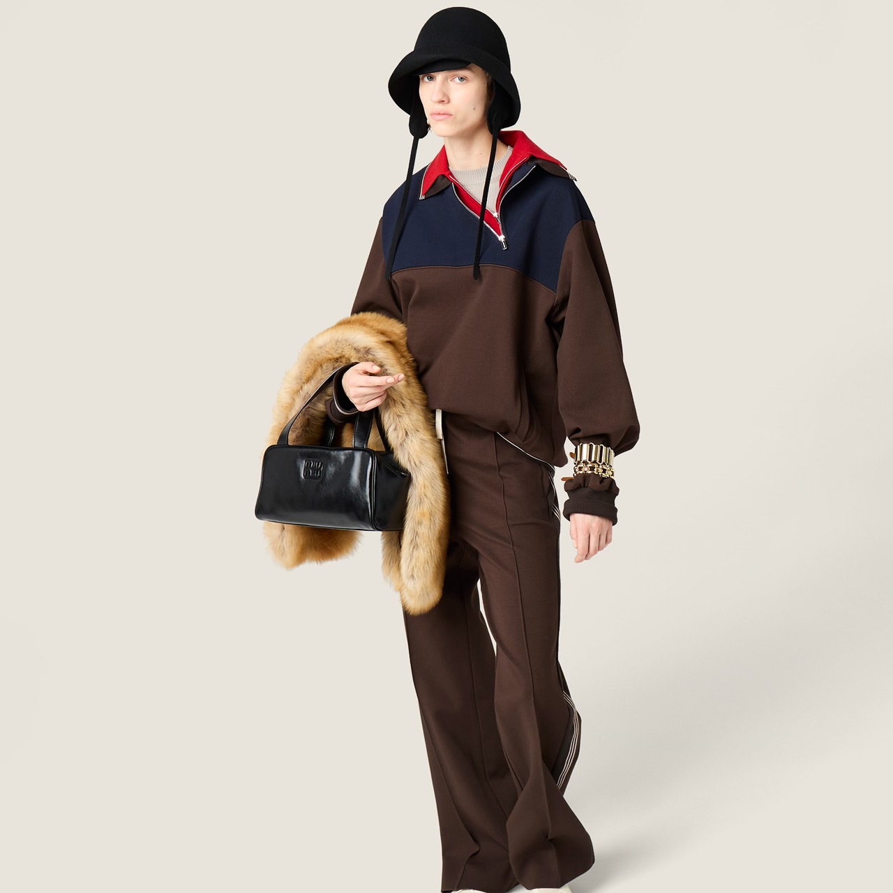 ORI หนังแท้ | Miu Miu Leather top-handle bag กระเป๋าสะพายทรง keepall เรียบแต่ฟาด หรูหราทุกองศา ใครเห็นก็ต้องเหลียว