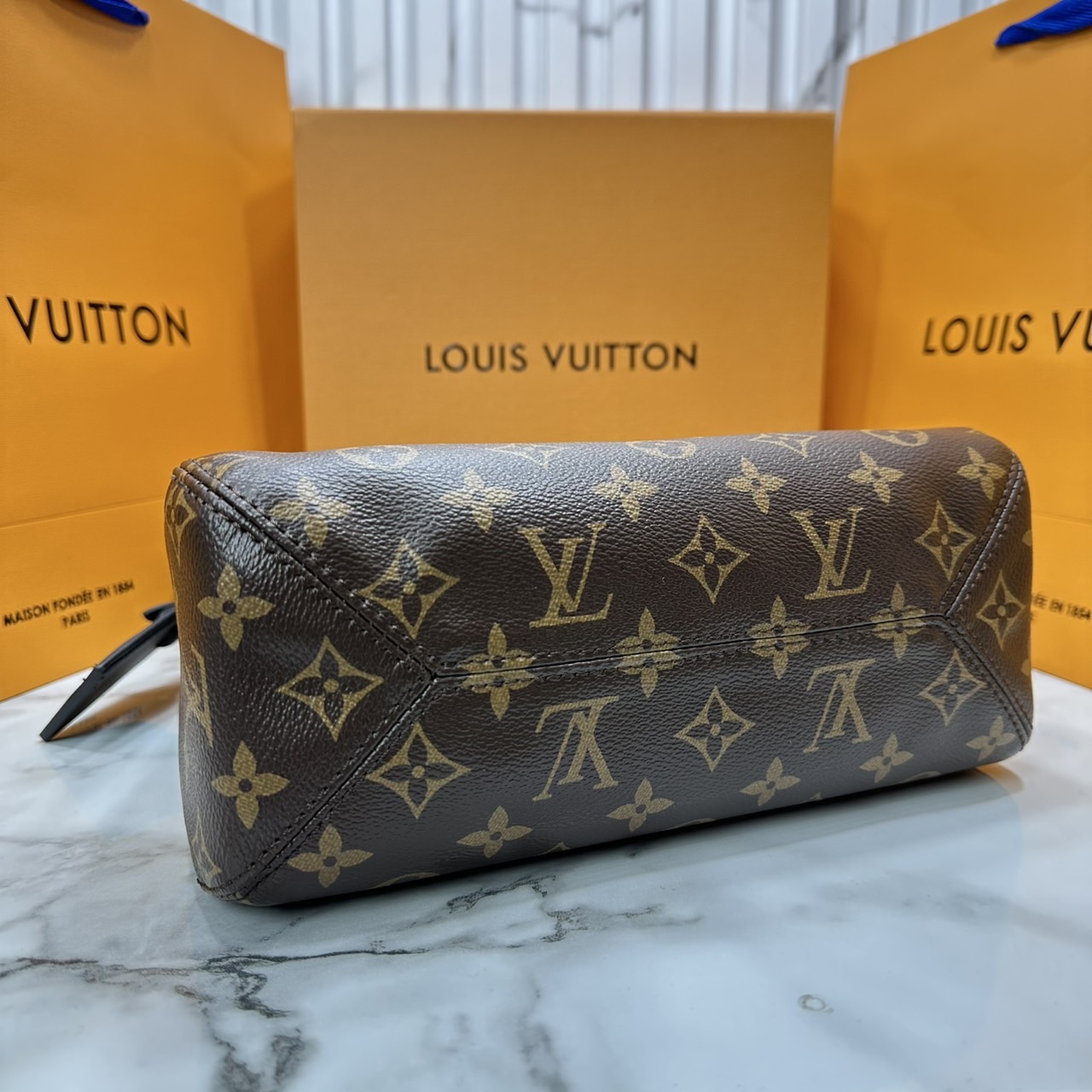 ORI หนังแท้ | LV The Drop PM Bag กระเป๋าสะพายทรงโฮโบ หูจับในตัว โมโนแคนวาสดีไซน์ใหม่ ที่กำลังได้รับความนิยม รูปทรงใช้งานง่าย คล่องตัว สะพายไหล่ได้หรูหราตามแบบฉบับแบรนด์