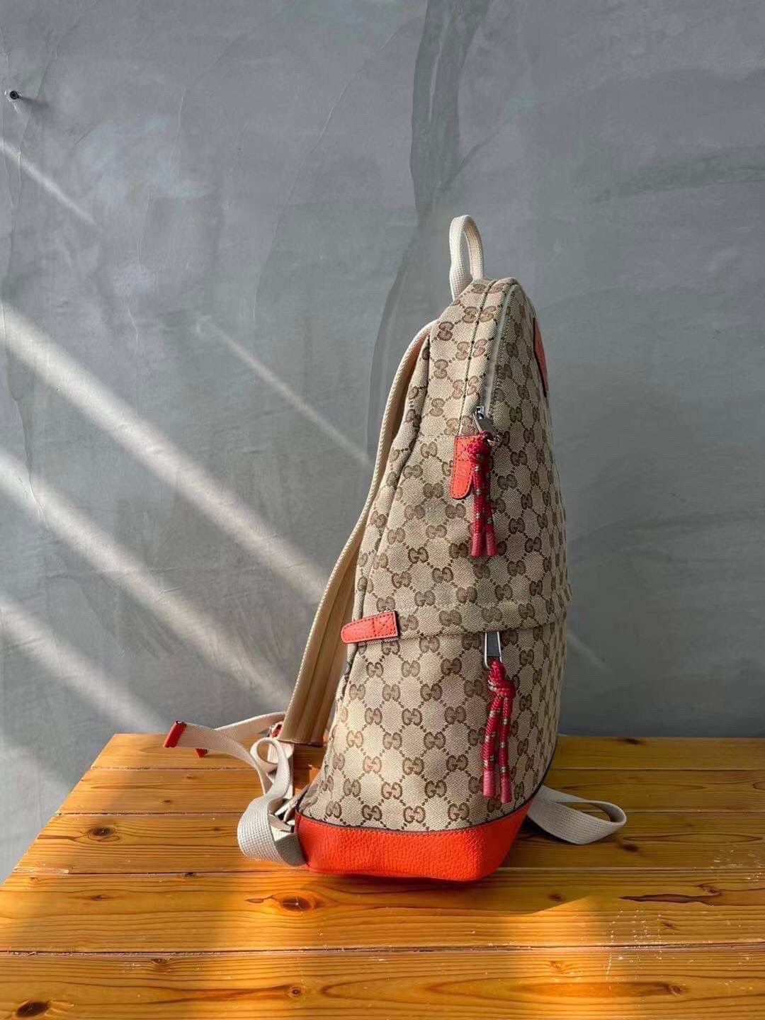 หนังแท้ The North Face x Gucci backpack พร้อมส่งที่ไทย