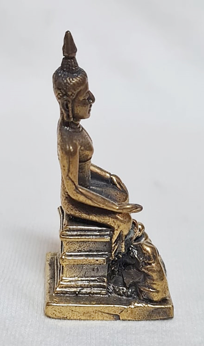 พระบูชาพระประจำวันเกิดวันพุธกลางคืน ปางป่าเลไลย์ เนื้อทองเหลืองพร้อมใบคาถาค่ะ