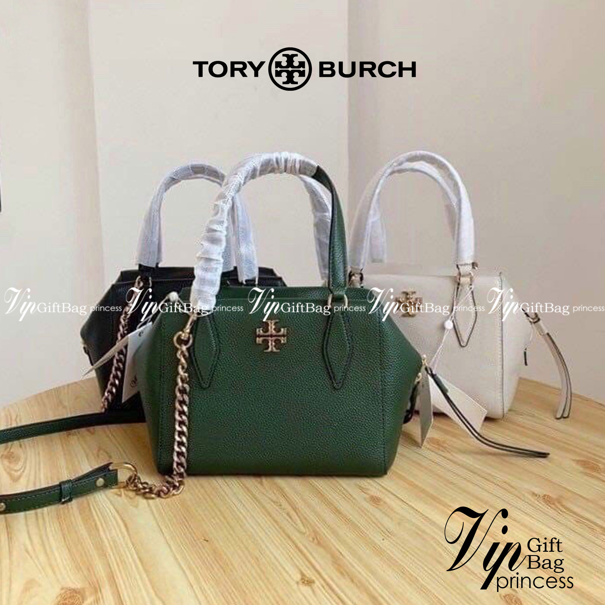 TORY BURCH KIRA PEBBLED SATCHEL BAG รุ่น 74650 กระเป๋าสะพาย Crossbody หนัง togo อะไหล่ทอง ทรงสวยสุดฮิต เป็นรูปทรงใหม่ มาแรงที่สุดในตอนนี้!! สัมผัสนุ่มมือ ตั้งอยู่ทรง ออกแบบเก๋ไก๋ สามารถปรับใช้ได้ 2 แบบ ไม่เหมือนใคร เปิดปิดด้วยซิป ภายในบุผ้าอย่างดี ช่องหลั