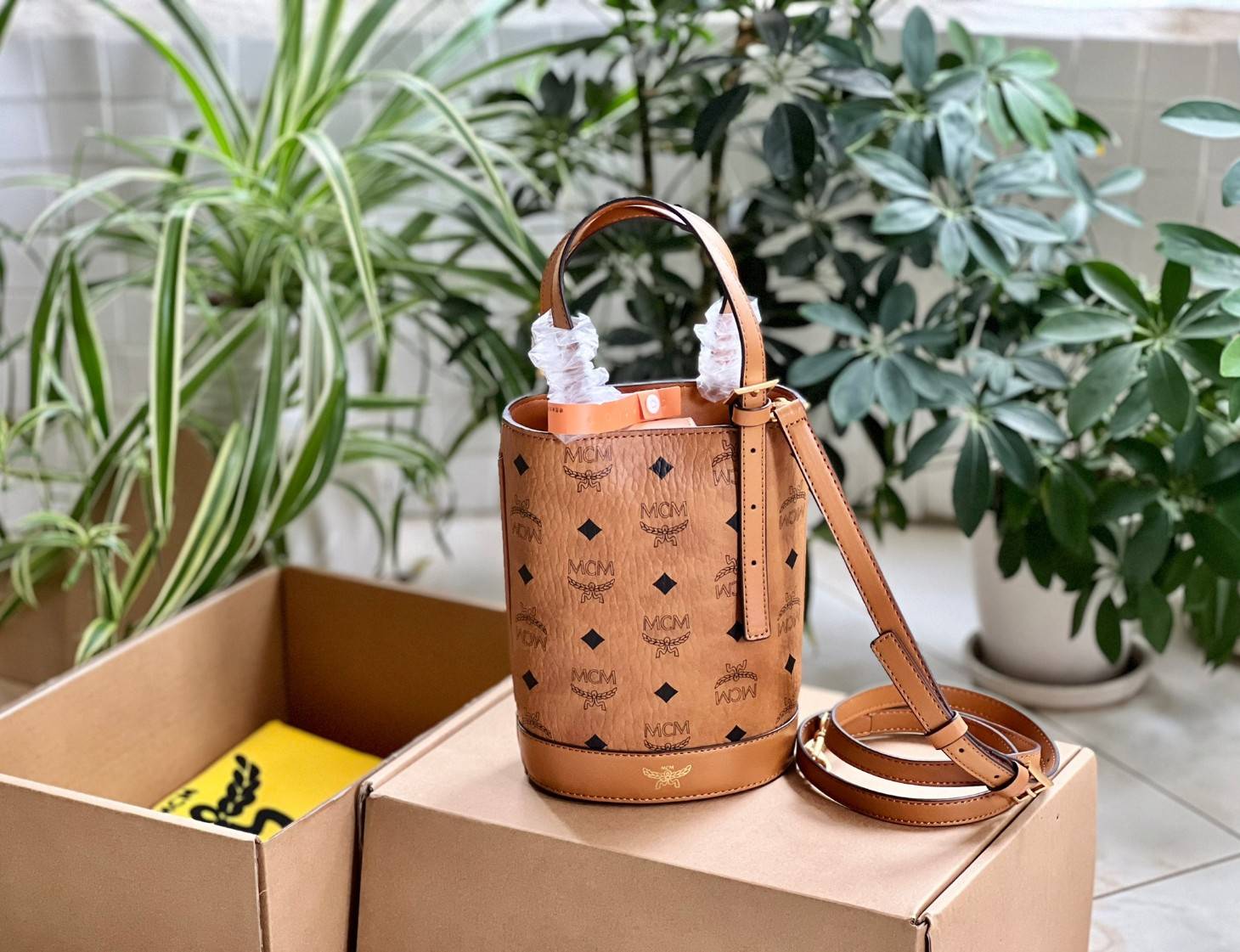 M.C.M AREN BUCKET TOTE IN VISETOS กระเป๋าทรงบัคเก็ต ขนาดกำลังสวย ไอเท็มใหม่ เกรดท็อปออริ 1:1 สลับแท้