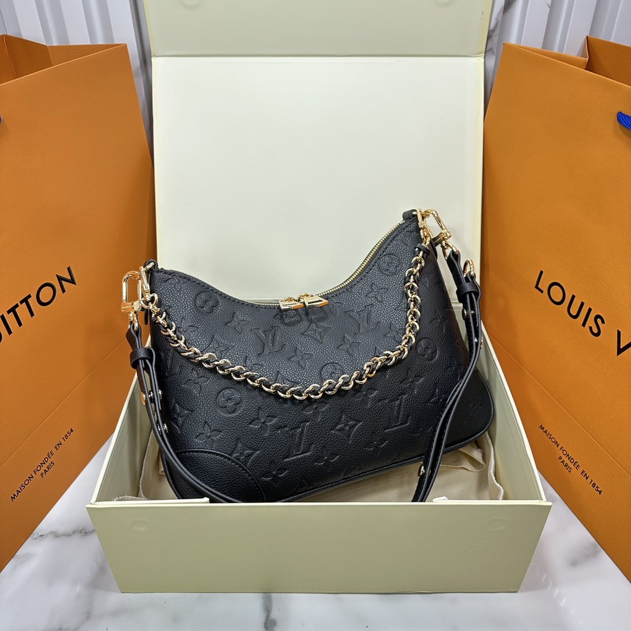 ORI หนังแท้ | LV Boulogne PM bag Monogram Empreinte leather กระเป๋าสะพายสุดไอคอนิกใช้งานได้หลายสไตล์ ประจำฤดูกาลในหนัง Monogram Empreinte มอบทางเลือกในการพกพาที่หลากหลายเช่นเดียวกับรุ่นแคนวาสดั้งเดิม