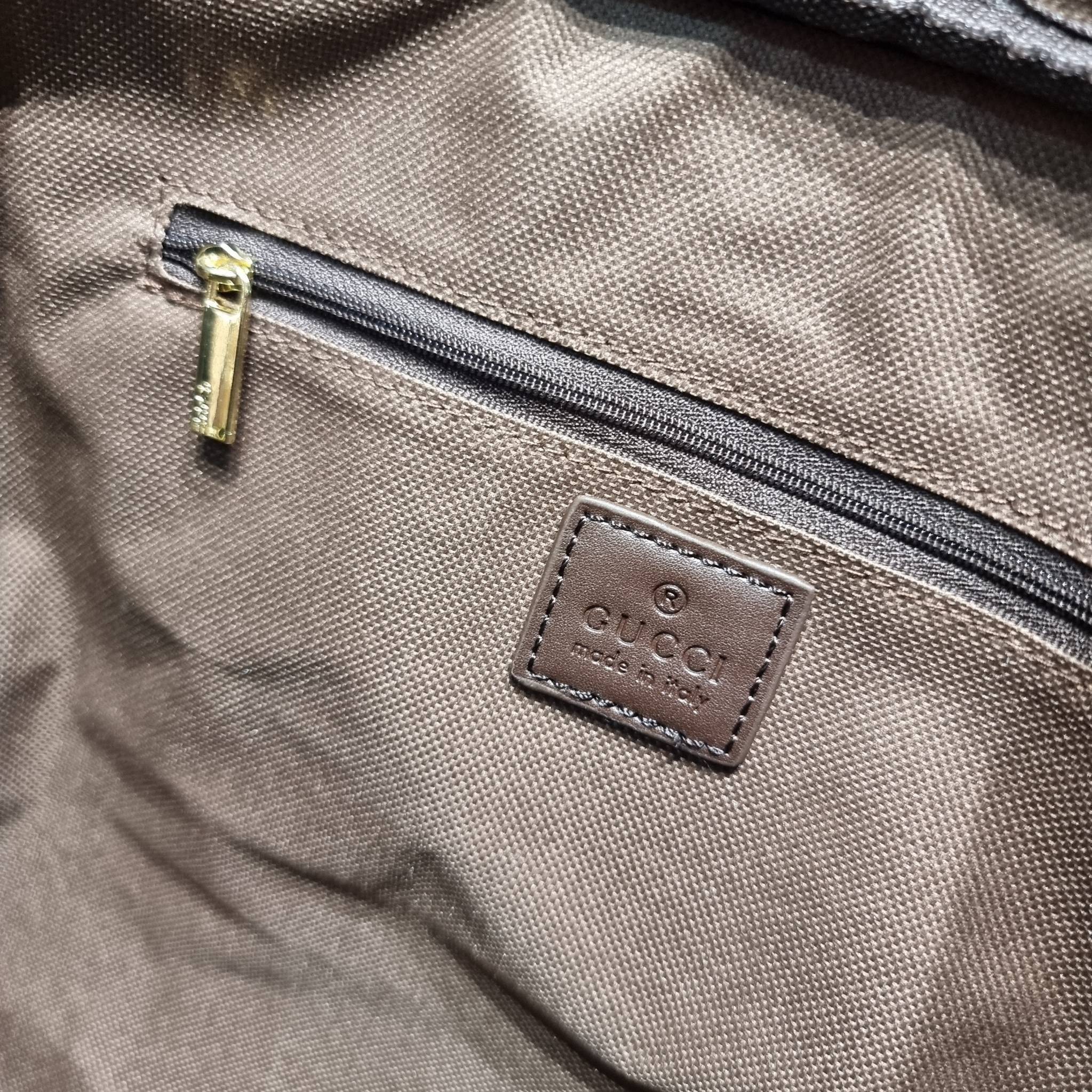 GUCCI BRIEFCASE / GG Supreme work bag / GG laptop bag / GG CLASSIC BRIEFCASE MESSENGER ไอเท็มสุดปัง!! ที่เหมาะสำหรับคนทำงานออฟฟิศมากๆ กระเป๋าถือรุ่นคลาสสิค ใส่เอกสาร โน๊ตบุ้ค อุปกรณ์การทำงานต่างๆได้สบายมาก