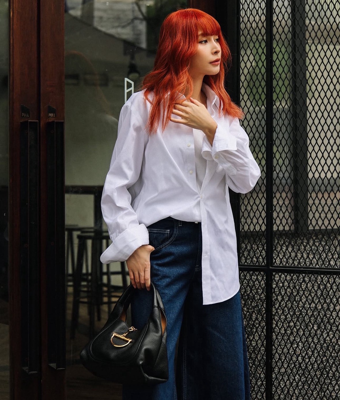 Gucci Softbit medium top handle bag กระเป๋าทรงโฮโบโฉมใหม่ อะไหล่เป็นเอกลักษณ์ของแบรนด์ในรูปแบบ Horsebit ครึ่งรูปขนาดใหญ่ หรูหราและใช้งานสะดวก รูปทรงสไตล์สบายๆ หนังลายเกรนสวยหรูนุ่มนวลพร้อมเท็กเจอร์อันโดดเด่น