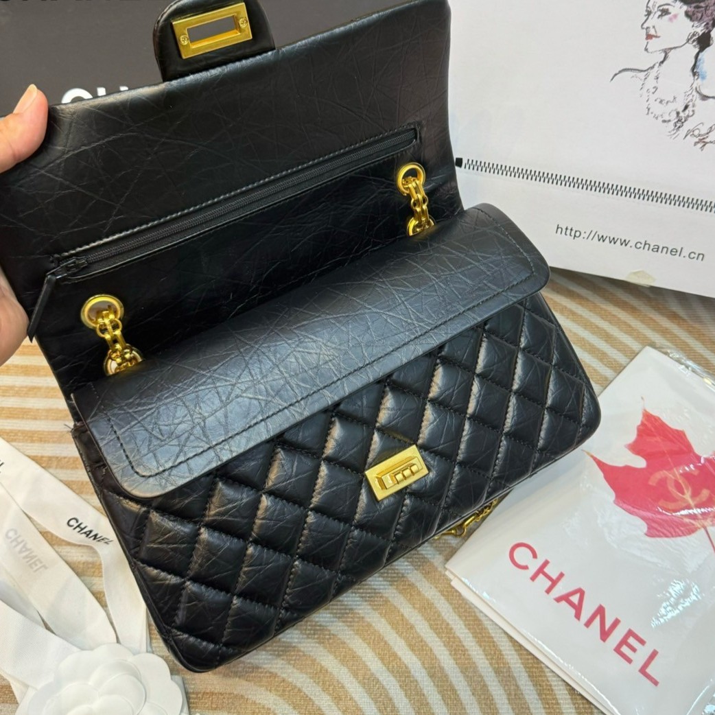 Chanel 2.55 Handbag กระเป๋าสะพายสุดคลาสสิกวินเทจ ดีไซส์หนังยับหรูหราชวนสะสม สุดยอดเดอะเบสท์ไอเท็ม พร้อมเสิร์ฟครบชุด สุดคุ้ม