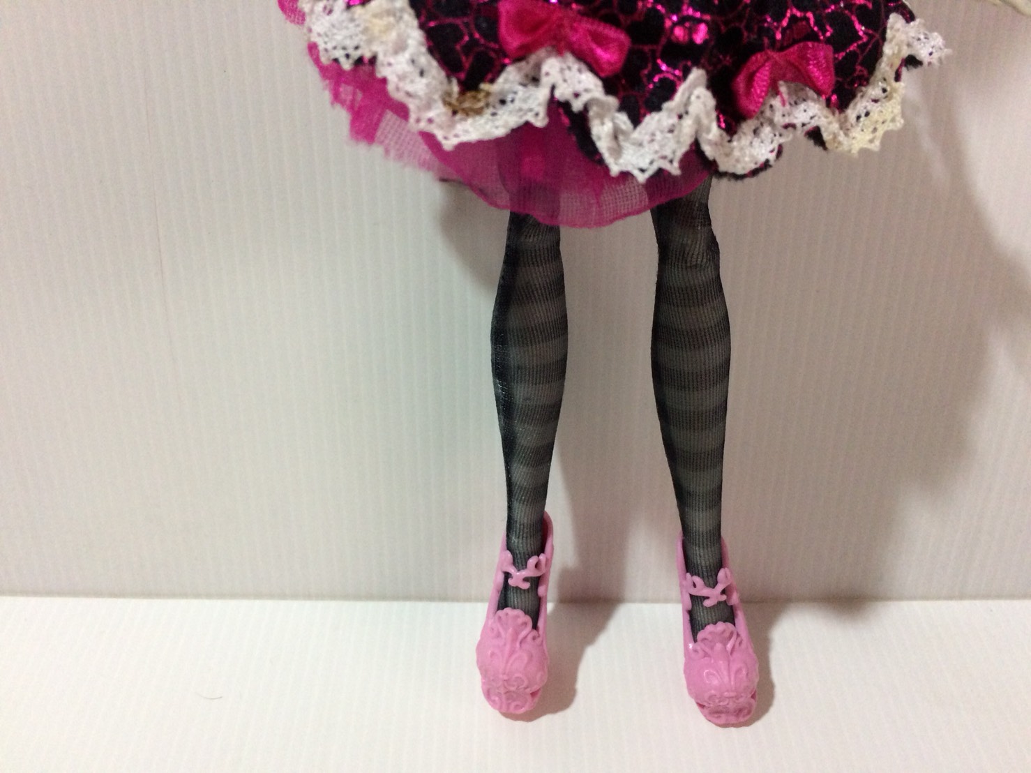 ตุ๊กตา Monster High Doll Rochell Goyle First Wave Scaris City มือสองสภาพดีค่ะ