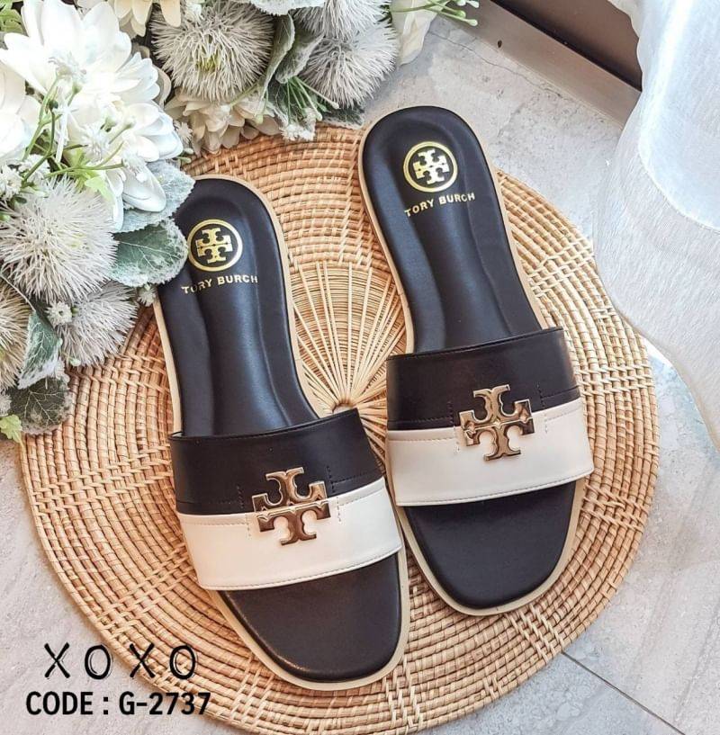 Tory Burch Sandels 2 Tone แตะสวม งานแบรนด์ วัสดุหนัง PU ตัดสี 2 tone ด้านหน้าว่างอะไหล่โลโก้แบรนด์ อย่างดี สีทอง เงาสวย โดดเด่น เรียบ หรู ดูแพงเกินราคา แมทส์ชุดง่าย น้ำหนักเบา