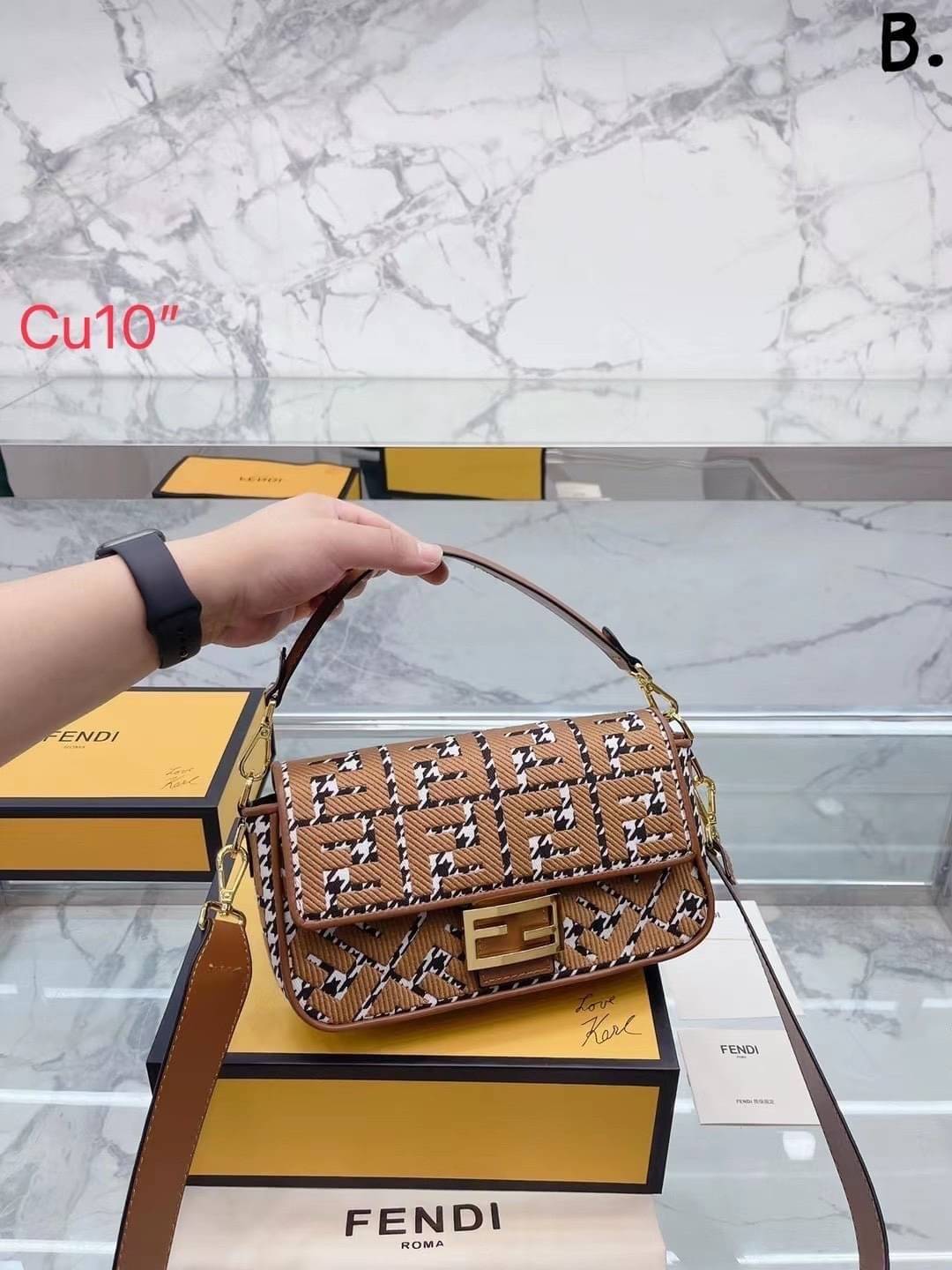 FENDI Baguette Brown houndstooth wool bag with FF embroidery / fendi baguette fabric bag กระเป๋าสะพายเฟนดิ งานจริงสวยมาก พร้อมสายสะพาย 2 เส้น ถอดได้ งานปั้มทุกจุด วัสดุคุณภาพดี แนะนำ ไม่ผิดหวัง มีจำนวนจำกัดนะคะ ภาพถ่ายจากงานขายจริง ใช้งานต่างประเทศได้