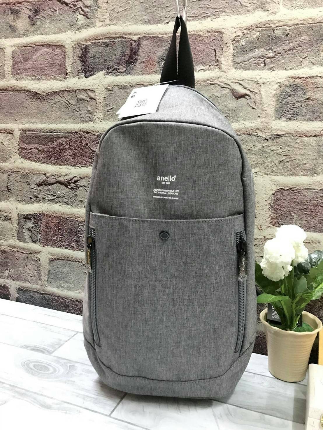 Anello Big Body Bag New arrival ! อีกหนึ่งคอลเลคชั่นของ anello ที่ออกแบบ การใช้งานที่ใช้ได้กับผู้หญิง และผู้ชาย (unisex) วัสดุ Polyester canvas ที่มีน้ำหนักเบา แบ่งช่องใช้งานหลายช่อง ด้านหน้า สกรีนโลโก้โดดเด่น สำหรับช่องใหญ่เปิดปิดด้วยซิปคู่ปั๊มโลโก้ ออกแ