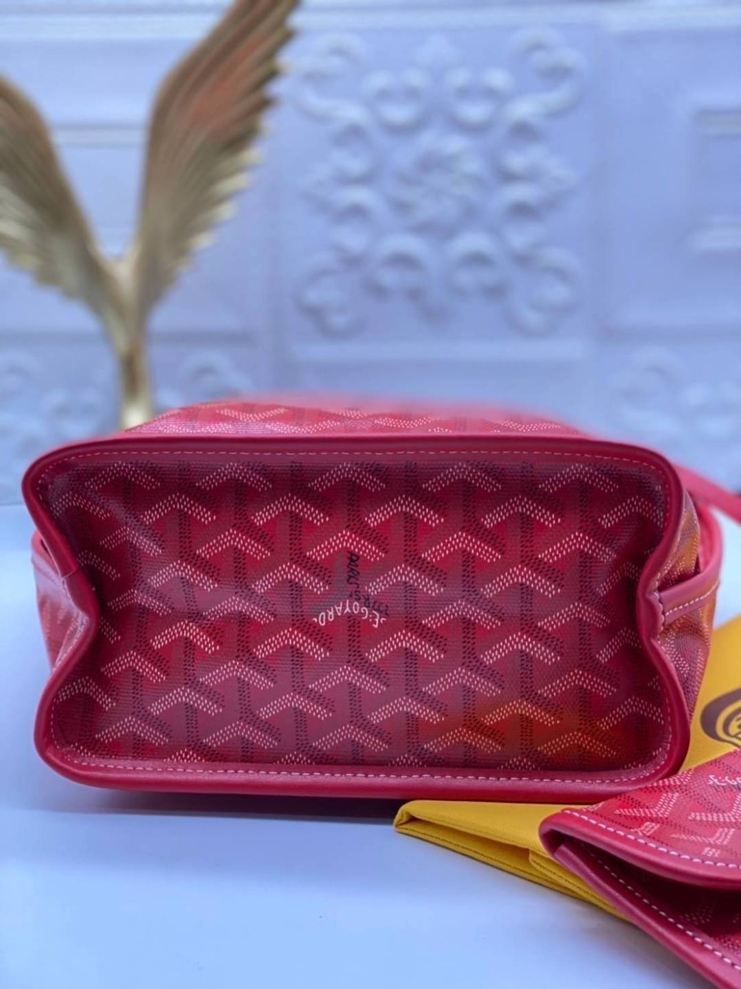 9 สี GOYARD ANJOU TOTE MINI / Goyard Mini Tote เกรดออริจินอลสลับแท้ ใช้งานต่างประเทศได้ ฮอตไอเท็ม กับกระเป๋าสะพายทรงโท้ท ไซส์มินิ กะทัดรัด มาครบสีขายดี เลิศทุกสี รูปทรงคลาสสิค ดีไซน์เป็นเอกลักษณ์ ใช้งานได้หลากหลาย