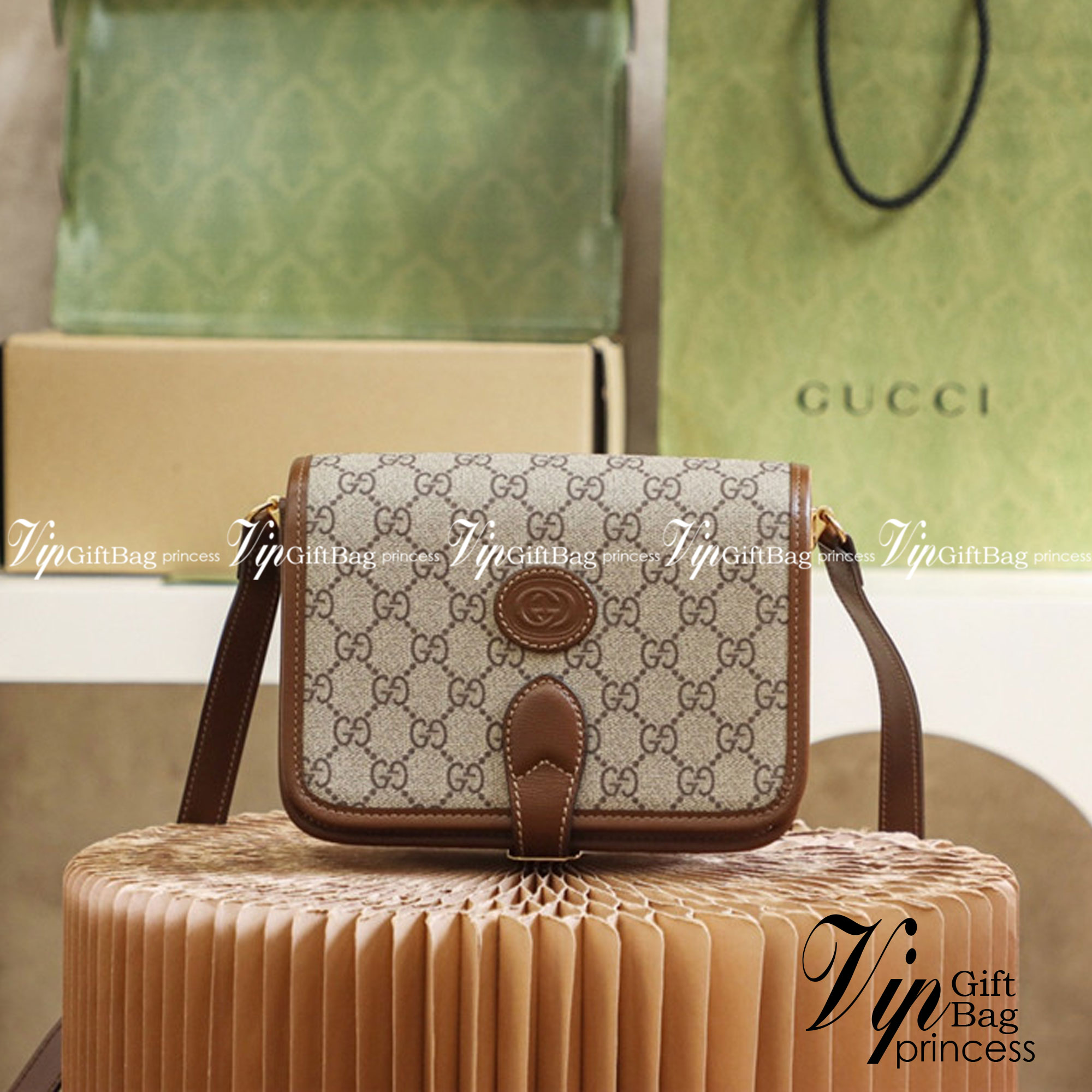 Gucci Mini shoulder bag with Interlocking G กระเป๋าสะพาย อีกหนึ่งในสัญลักษณ์ที่สำคัญของแบรนด์ วัสดุแคนวาสโมโนแกรมสวยงาม ภาพถ่ายจากงานขายจริง ใช้งานต่างประเทศได้