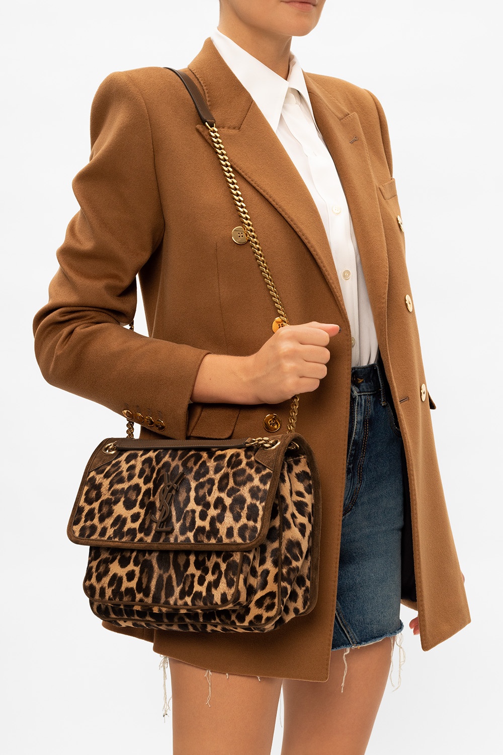 YSL Medium Leopard Niki Shoulder Bag / Saint Laurent Niki medium animal print shoulder bag กระเป๋าสะพายรุนใหม่ล่าสุด ลาย Leopard โดดเด่น งานสวย ด้านหน้าประดับโลโก้แบรนด์ และมีช่องสำหรับเก็บของที่หยิบใช้บ่อย ตอบโจทย์การใช้ชีวิตระหว่างวันได้ดีมากๆ สายสพายดี