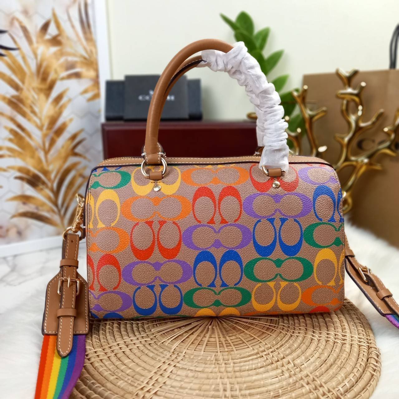 COACH ROWAN SATCHEL IN RAINBOW SIGNATURE CANVAS (COACH C4396)🌈 คอลเลคชั่นที่มาแรงที่สุด ร้อนแรงได้อย่างไม่มีแผ่วลงเลยสักนิด! โดดเด่น สดใส สะดุดตา🌈 ระดับตัวTOP ต้องยกให้เธอเลย กับ COACH ทรงหมอน 10" คอลเลคชั่นนี้// วัสดุหนังแคนว