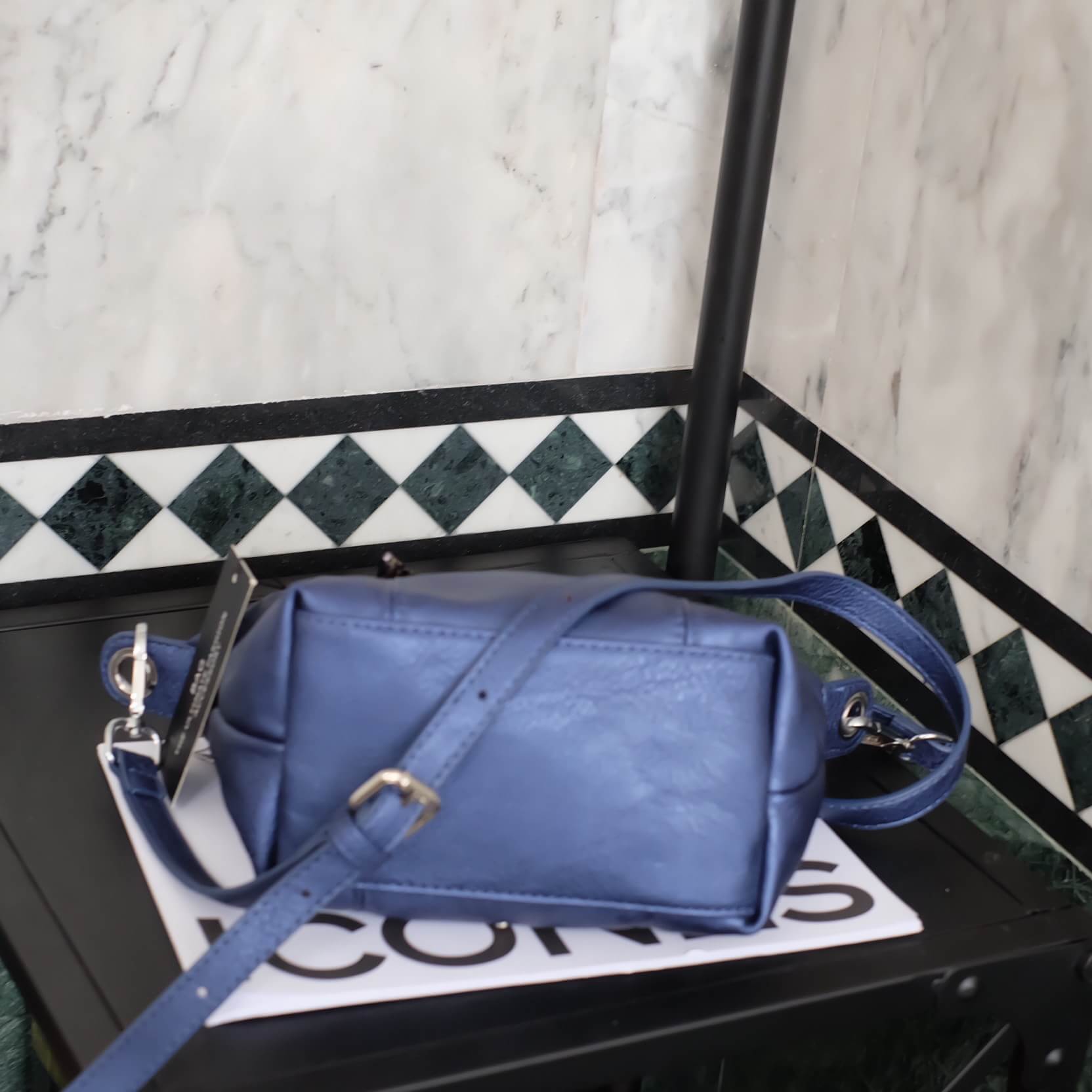 สีมาใหม่ค่า 💙 New arrival! KEEP ทรง longchamp รุ่น Duo Sister - สี Glitter blue ตัวกระเป๋าหนังแกะสังเคราะห์ ลายหนังสวยมากๆคะ นิ่ม สุดๆ รุ่นนี้ จะมี 2 ขนาด คือ mini และ basic ไซด์