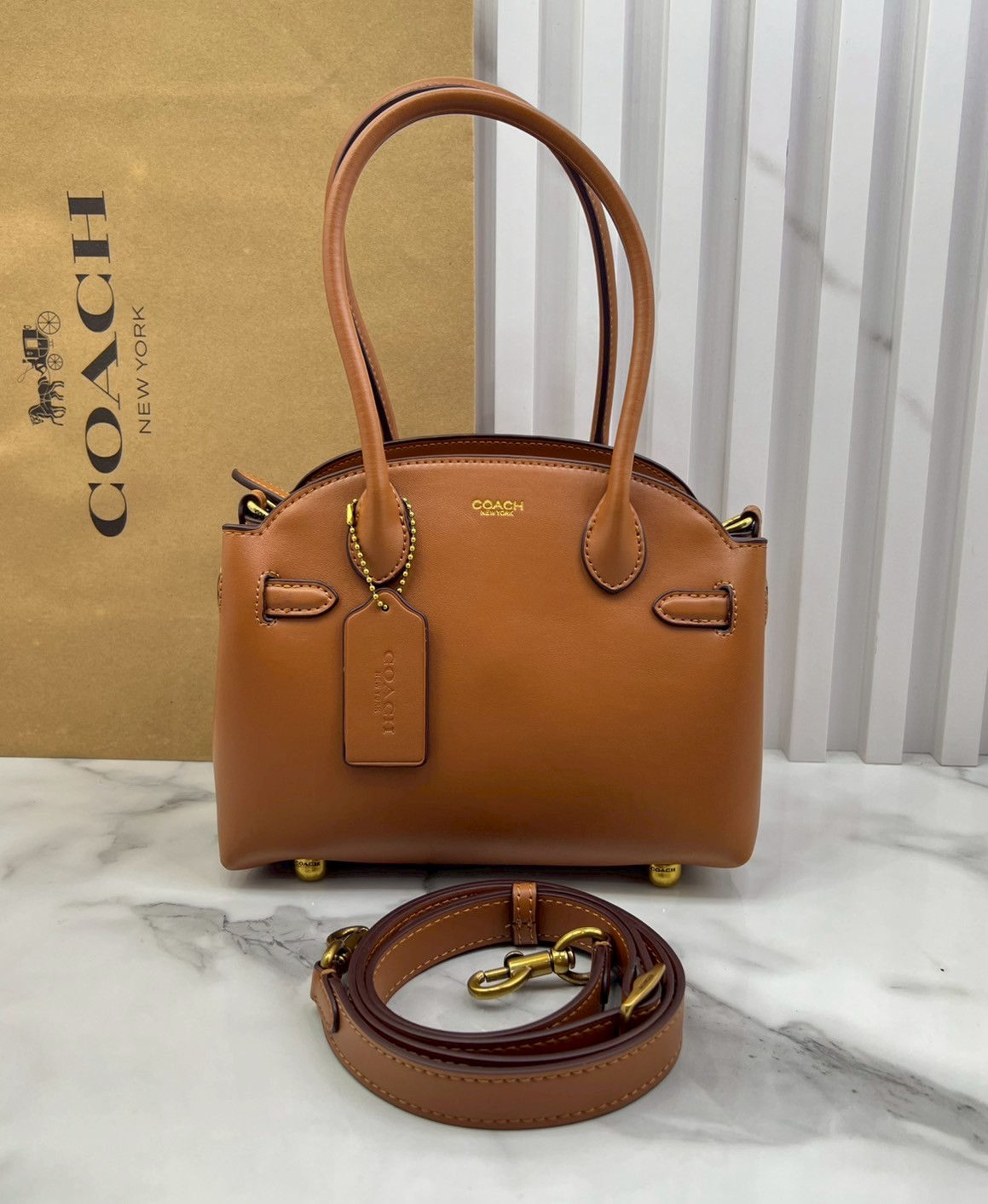 ORI หนังแท้ | Coach Soft Empire Carryall Bag 28 กระเป๋าสะพายทรงโฮโบ รุ่นใหม่ล่าสุด ดีไซน์เรียบง่าย สะพายไปคาเฟ่ ไปเที่ยวถ่ายรูปสวยๆ คือเหมาะสุดๆ หูสะพายยาว พอดีไหล่ ภายในแบ่งสัดส่วนไว้ดี ใบจริงหนังสวยมากๆ
