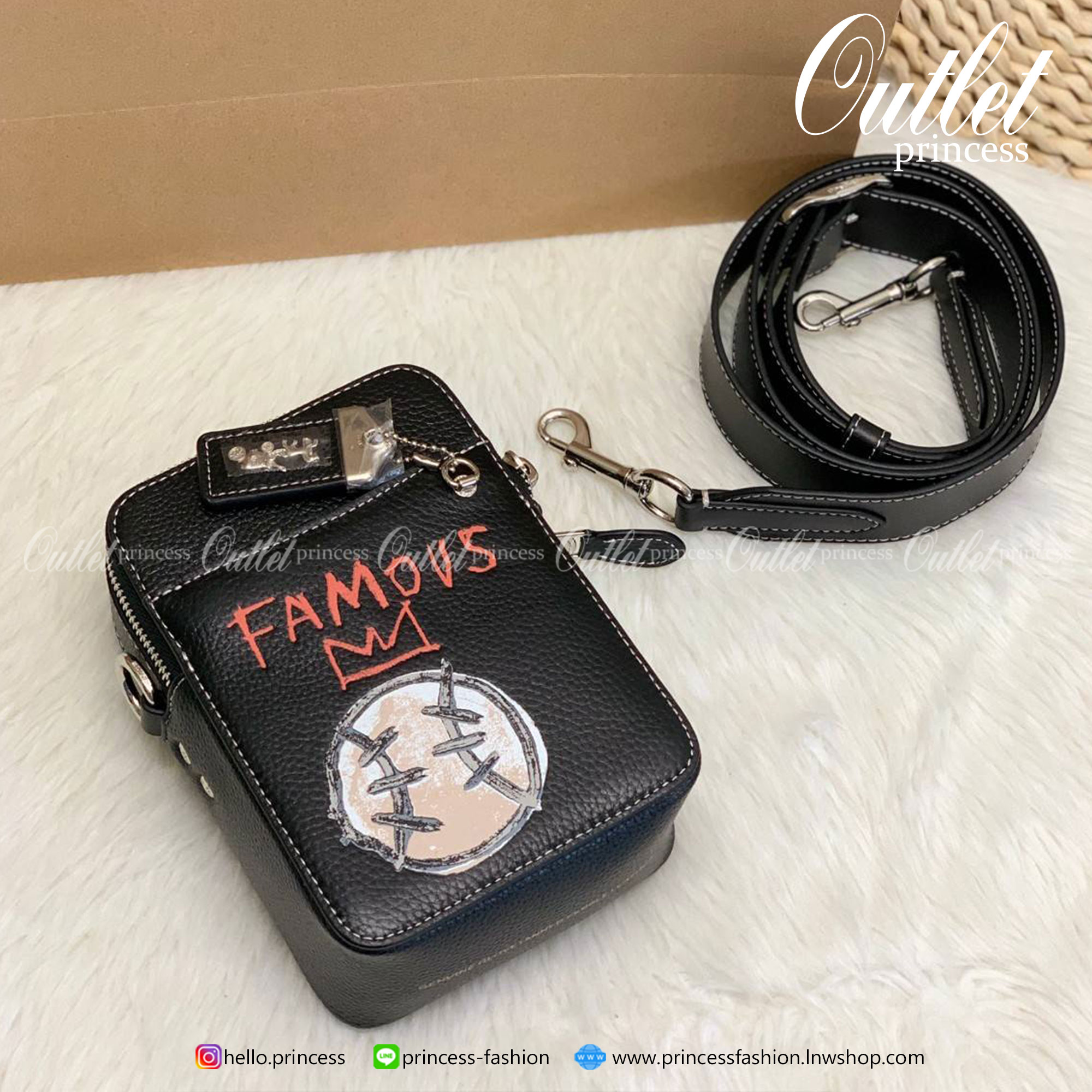 New arrival! Limited edition📌 COACH X JEAN-MICHEL BASQUIAT CROSSBODY ((7049)) 🌈อีกรุ่นที่ต้องมี ห้ามพลาด ดีไซด์จาก Michel Basquiat ค่ะ กระเป๋าสะพายครอสบอดี้ร์ ใช้ได้ทั้งชาย//หญิง ค่ะรุ่นนี้ หนังแท้อย่างดี ลายหนังสวยงามมากๆค่ะ! 🔺จุด