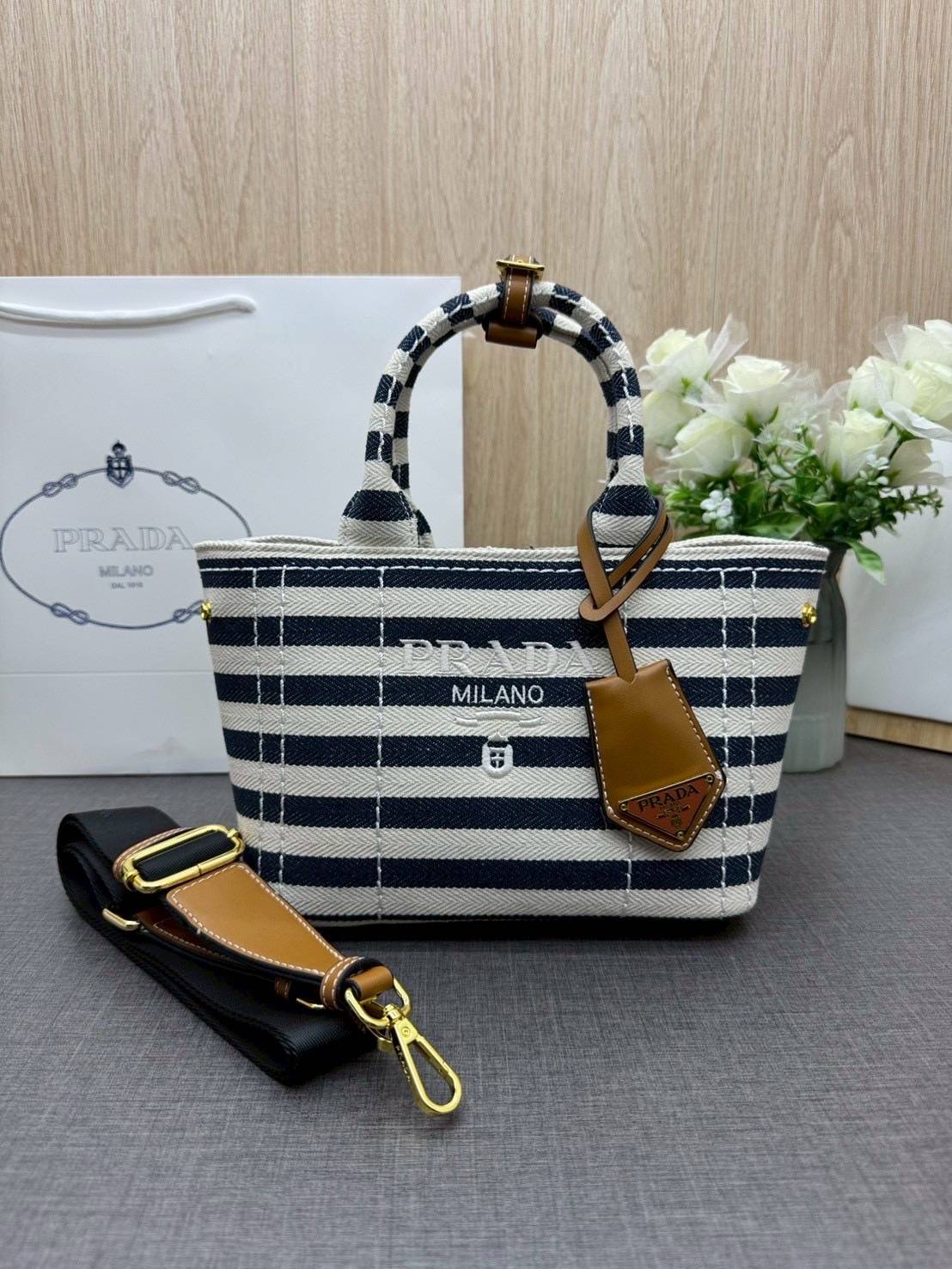 ORI หนังแท้ | Prada Jardinière linen blend mini-bag / Prada Tote Bag กระเป๋าทรงโท้ทใบเล็กน่ารัก ผ้าลินินผสม มาพร้อมดีไซน์ทันสมัย