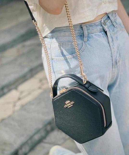 COACH HEXAGONAL CROSSBODY C5786 พร้อมส่งที่ไทย