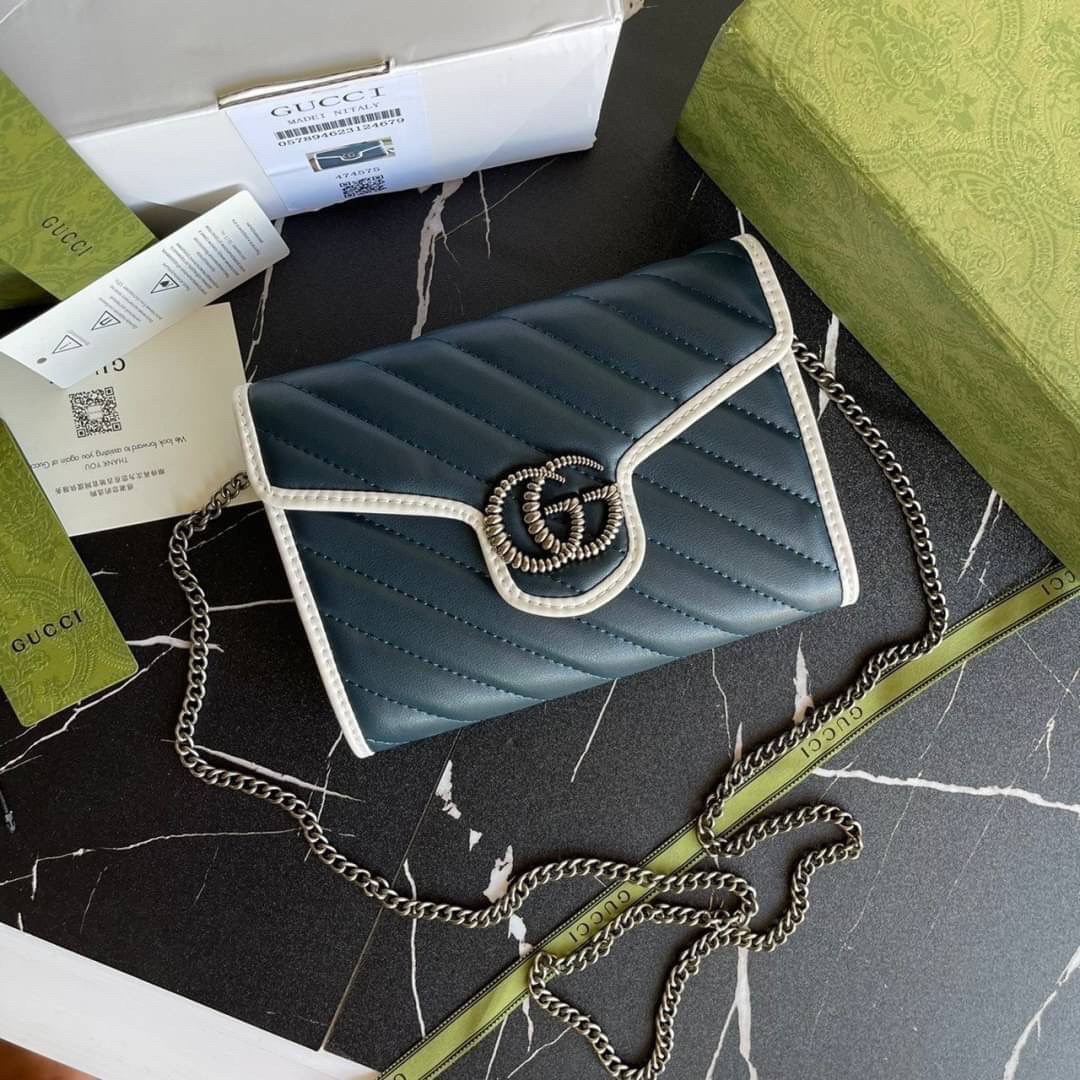 หนังแท้ GG Marmont matelassé mini bag พร้อมส่งที่ไทย GUCCI Wallet on Chain ภาพสินค้าถ่ายจากงานขายจริง รุ่นนี้หนังสวยมากค่ะ ละมุนที่สุด ใส่บัตร ใส่แบงค์ได้ รับรองว่าจะเป็นกระเป๋าที่จะหยิบใช้งานได้บ่อยๆ รับประกันความสวยปังค่าาา