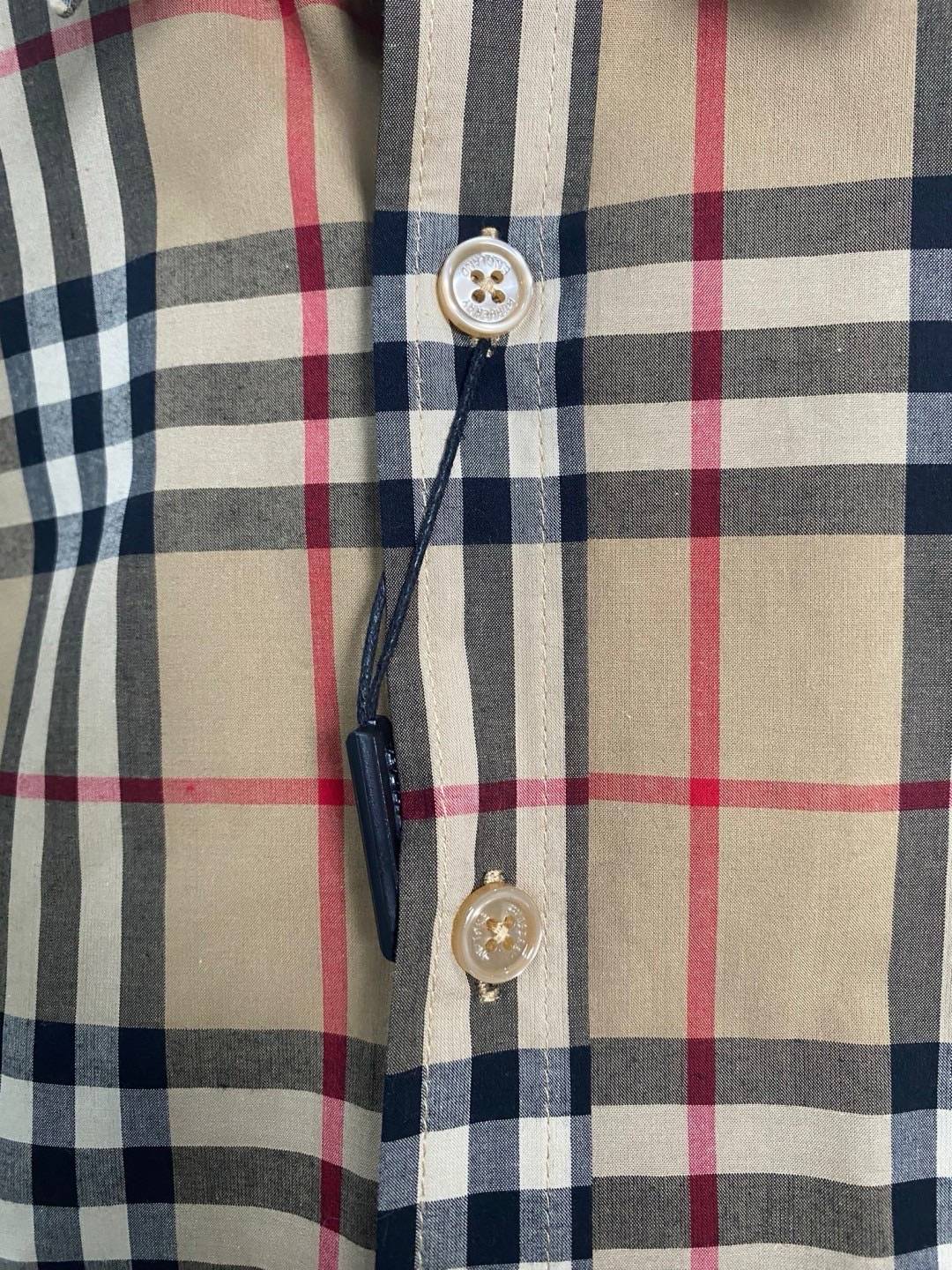 BURBERRY Shirt งานปักละเอียดมากๆ VIP 1:1 แนะนำให้ต้องมีเป็นเจ้าของ เสื้อเชิ้ตงานแบรนด์เนื้อผ้าอย่างดีงานนำเข้าจากโรงงานเทียบแบรนด์ เกรดท็อปออริจินอล เกรดดีสุด เทียบแท้ พร้อมป้ายแท็ก